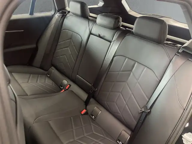 BMW 5 Series view 12