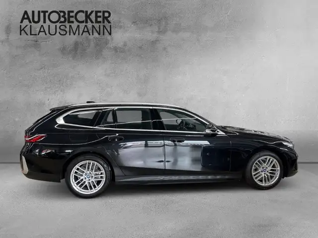 BMW 5 Series view 3