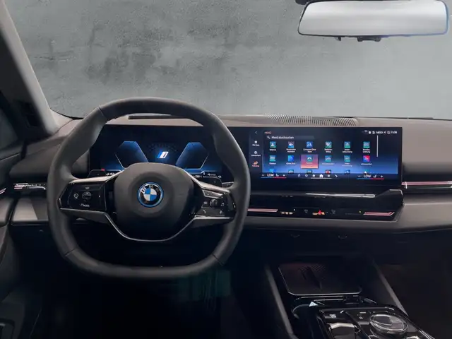 BMW 5 Series view 9