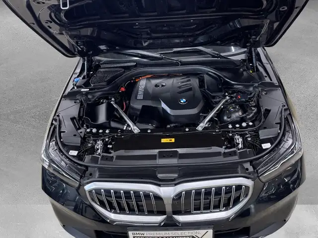 BMW 5 Series view 13