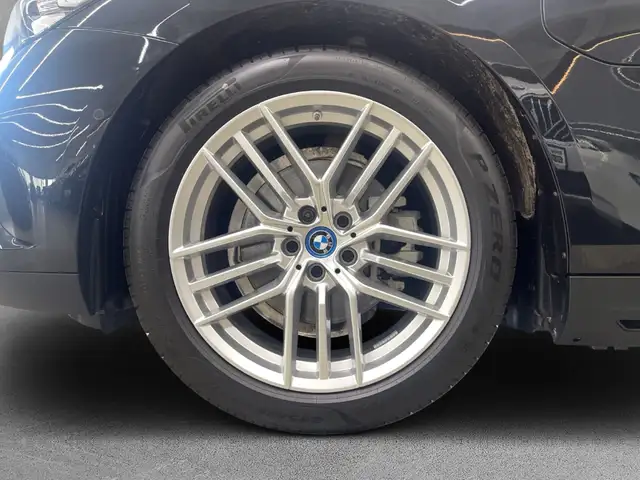 BMW 5 Series view 6