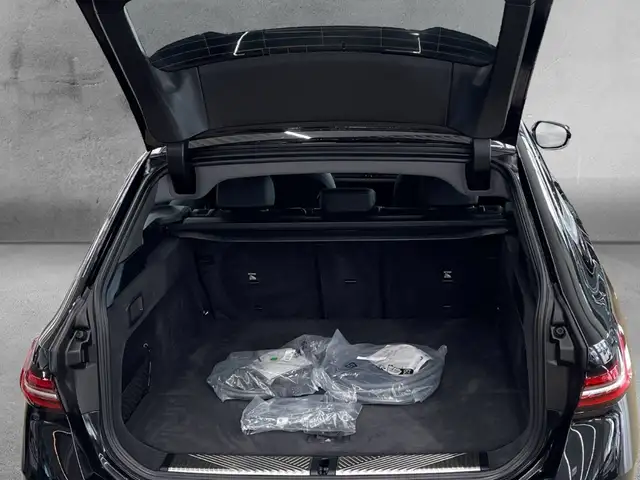BMW 5 Series view 14