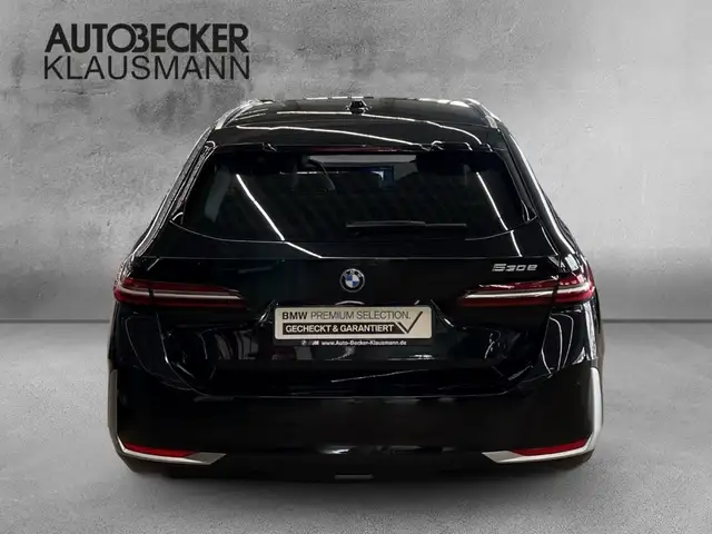 BMW 5 Series view 5