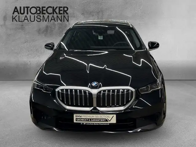 BMW 5 Series view 4