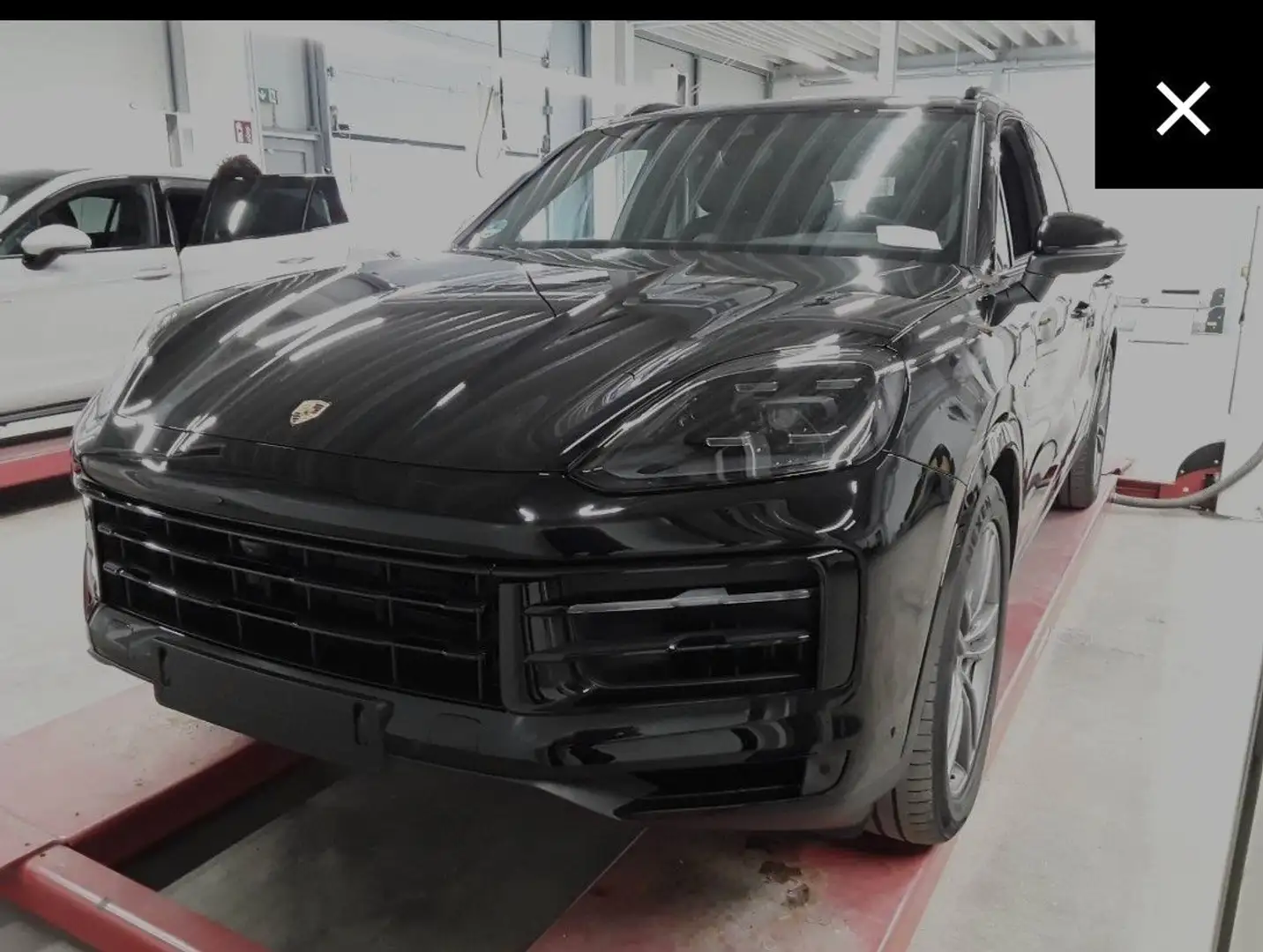 Porsche Cayenne E-Hybrid*LUFT*PANO*BOSE*21"Turbo*AHK* Schwarz - 1