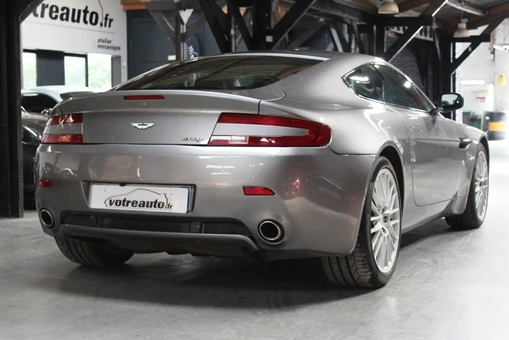 Aston Martin Vantage COUPE 4.7 426 SPORTSHIFT BVS Šedá - 2