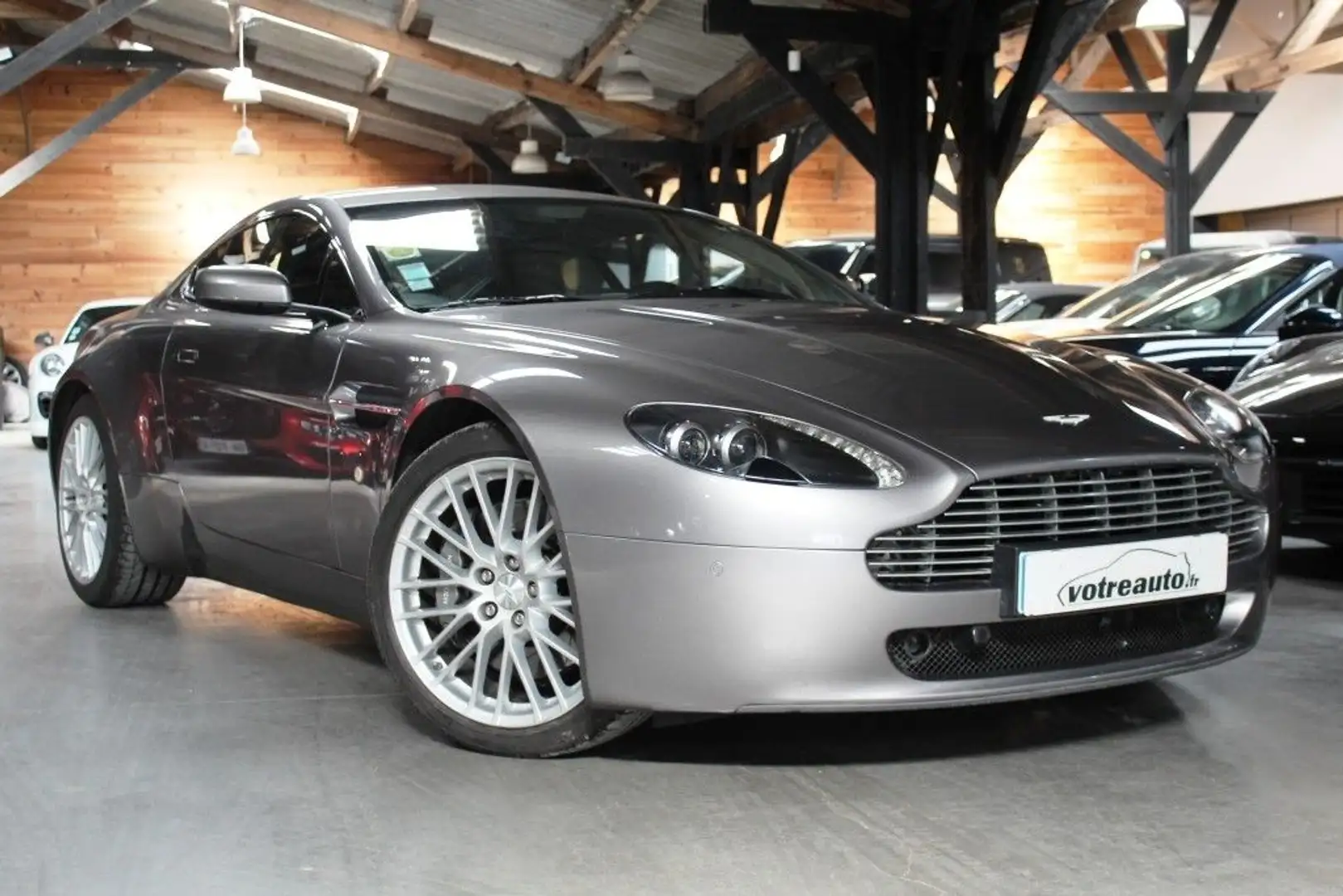 Aston Martin Vantage COUPE 4.7 426 SPORTSHIFT BVS Šedá - 1