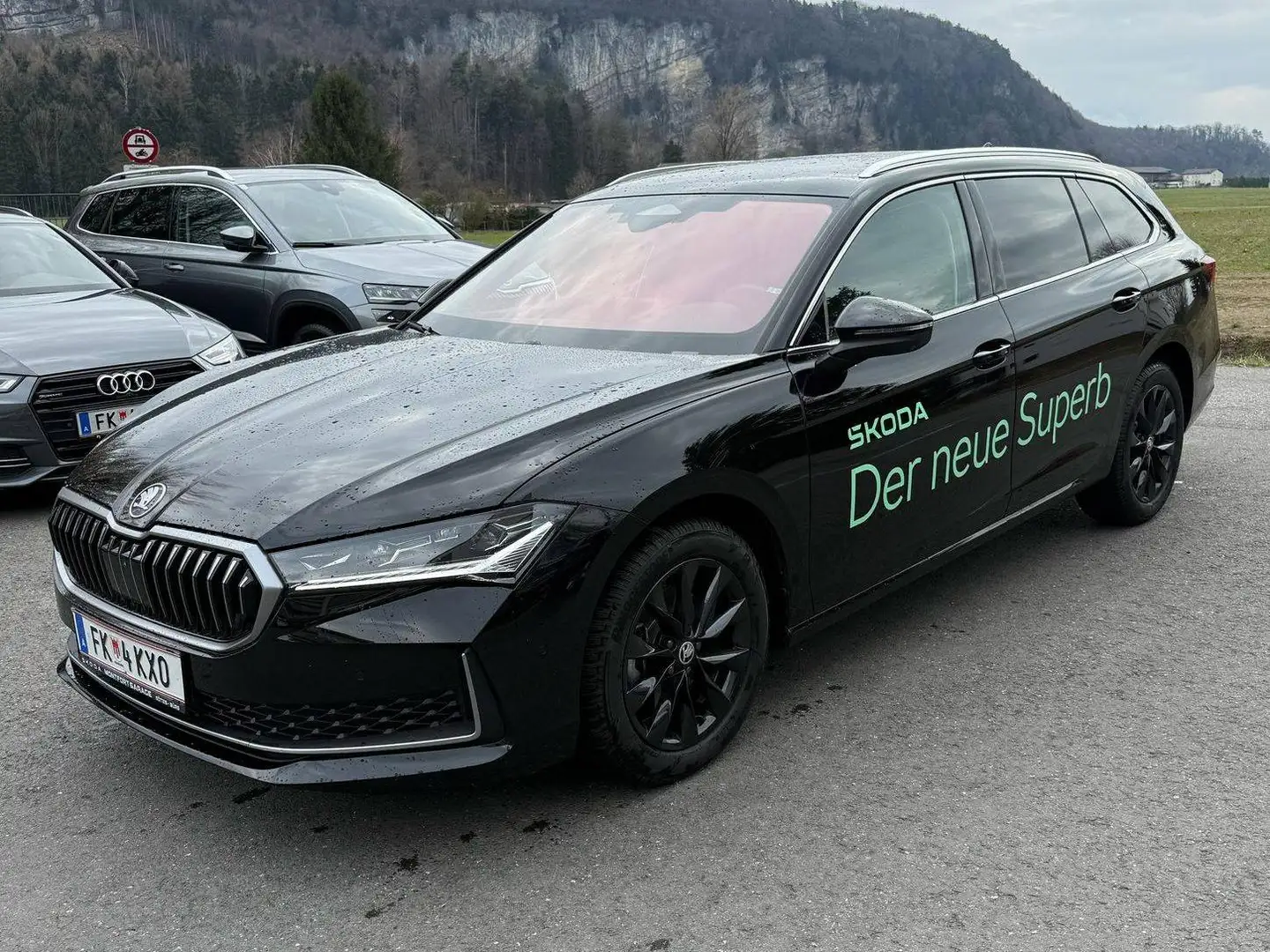 Skoda Superb 2.0 TDI 110 kW Selection Schwarz - 1
