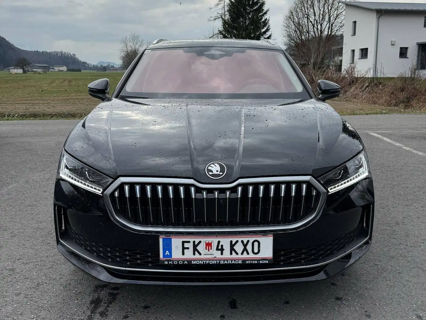 Skoda Superb 2.0 TDI 110 kW Selection Schwarz - 2