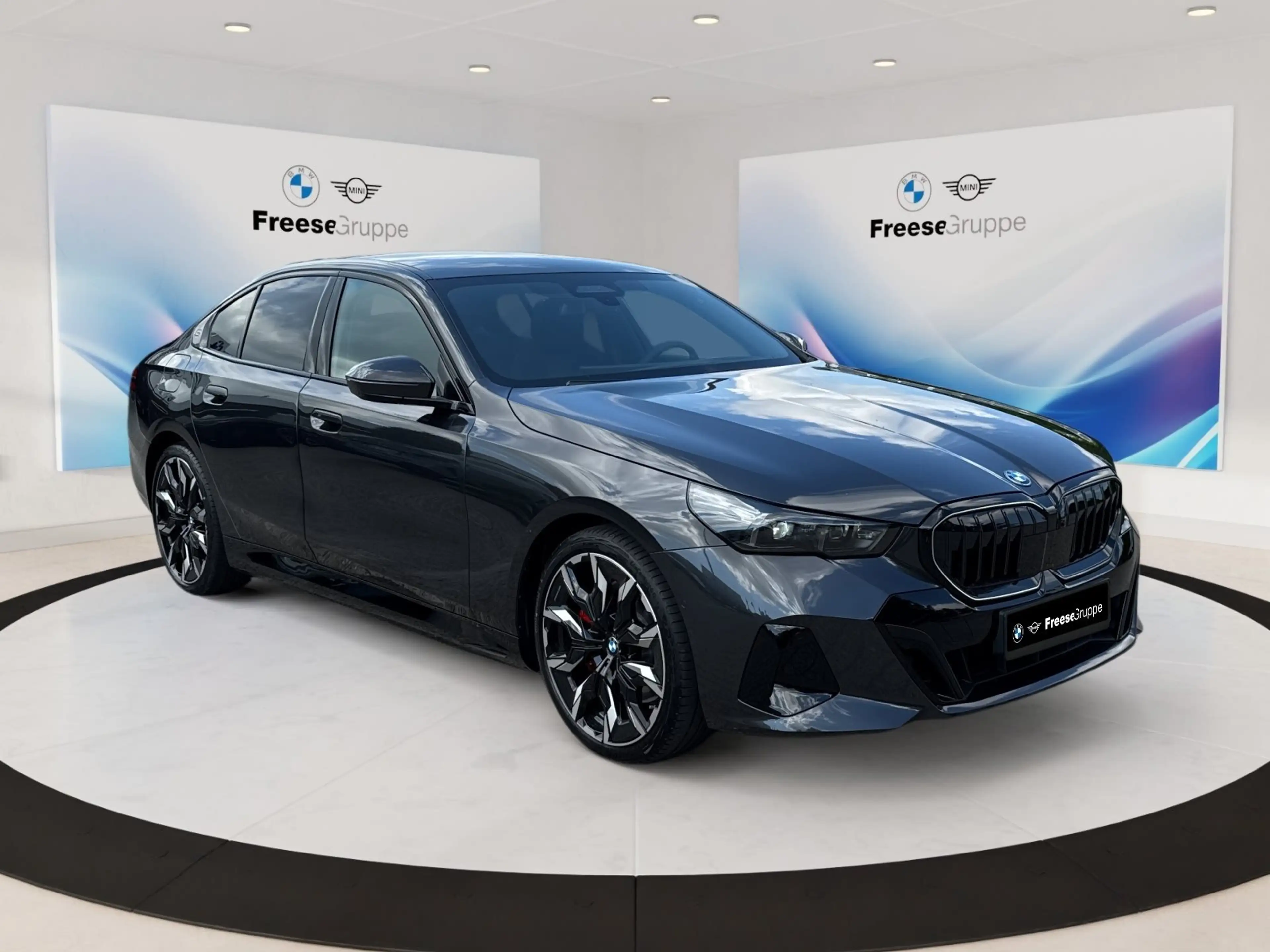 BMW 550 e xDrive AHK 360° HEAD-UP SITZBELÜFT PANO RFK — photo 8