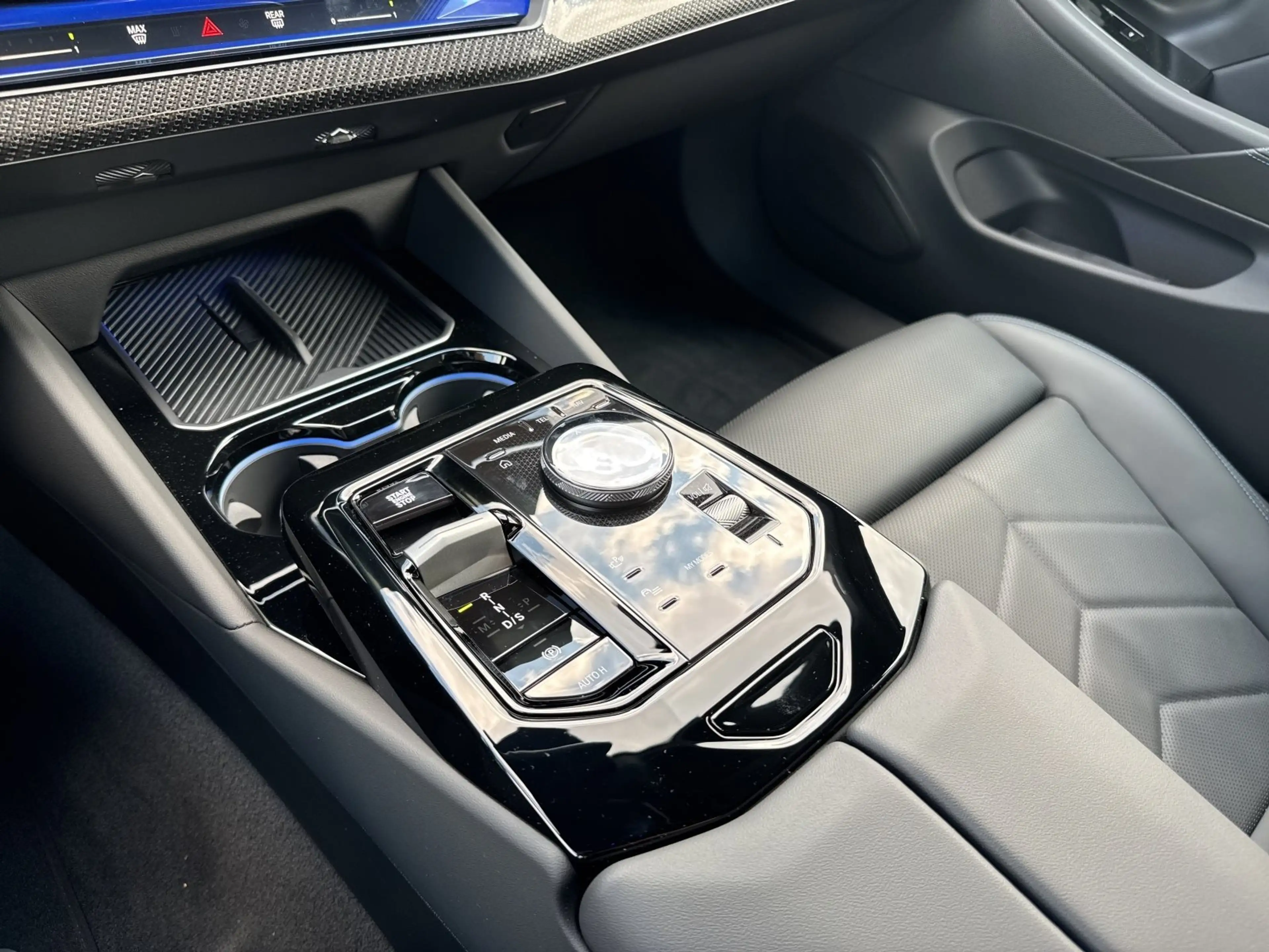 BMW 550 e xDrive AHK 360° HEAD-UP SITZBELÜFT PANO RFK — photo 14