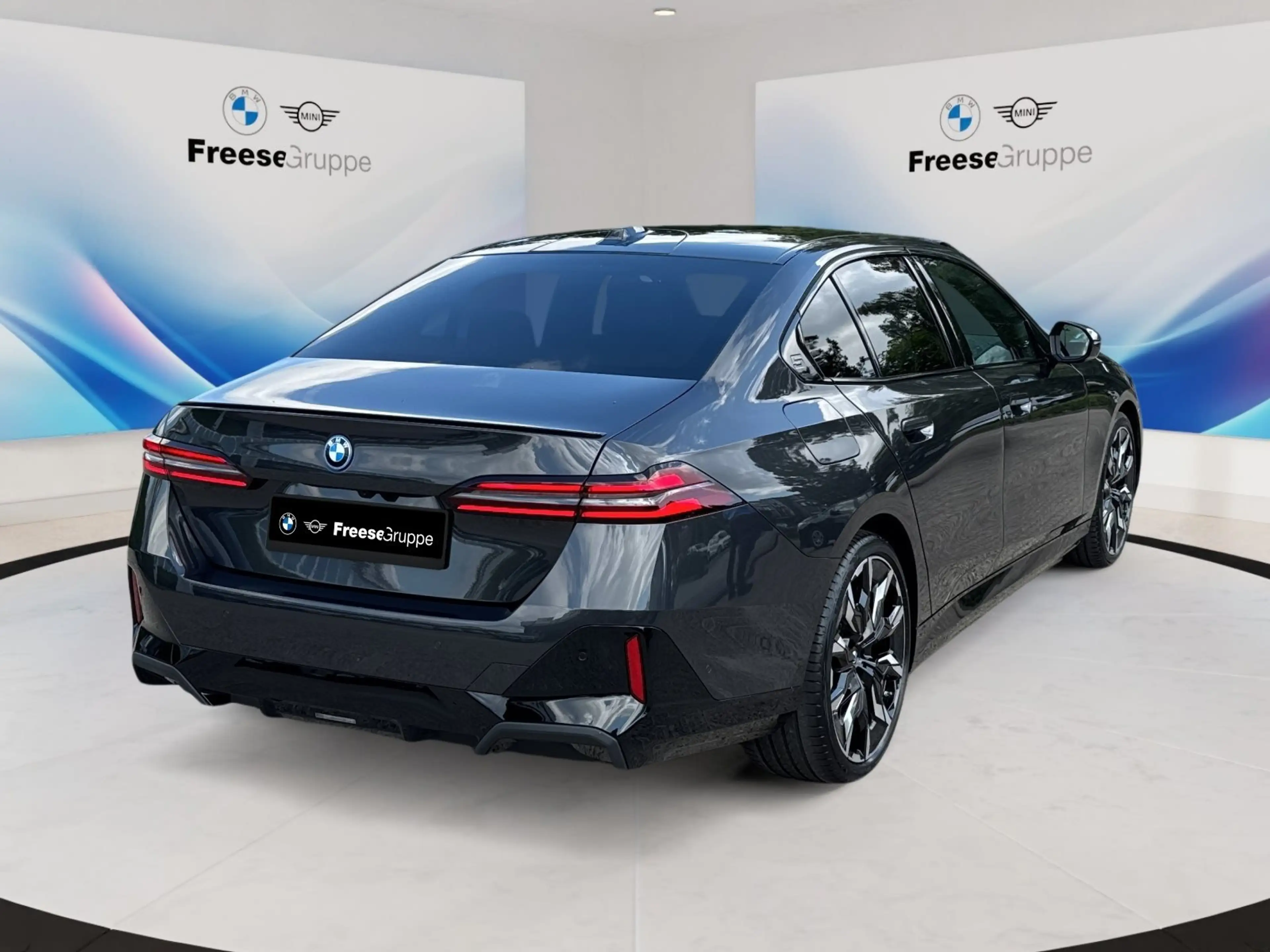 BMW 550 e xDrive AHK 360° HEAD-UP SITZBELÜFT PANO RFK — photo 6