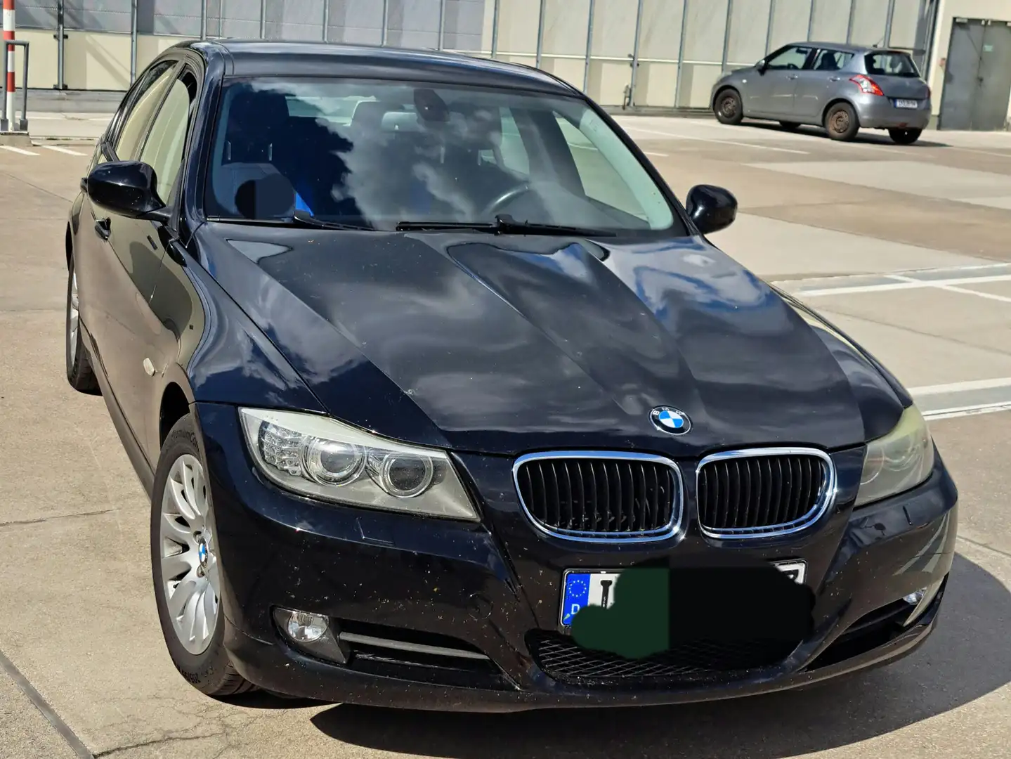 BMW 318 318i Schwarz - 1