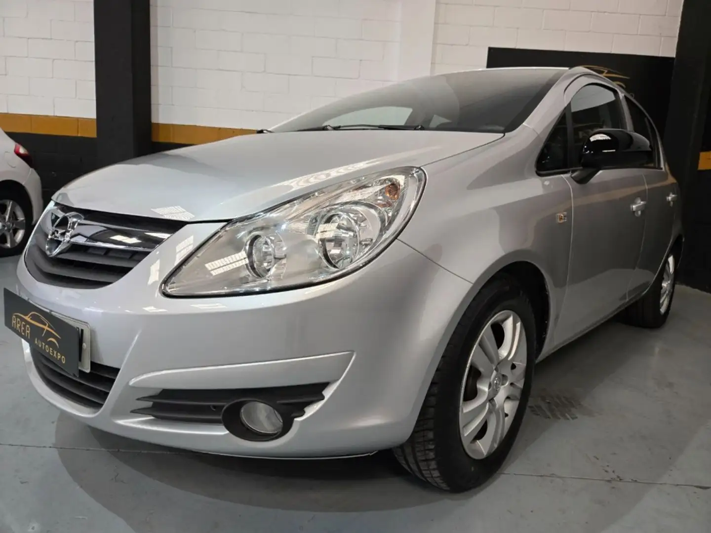 Opel Corsa 1.2 C Mon (146CO2) Silber - 1