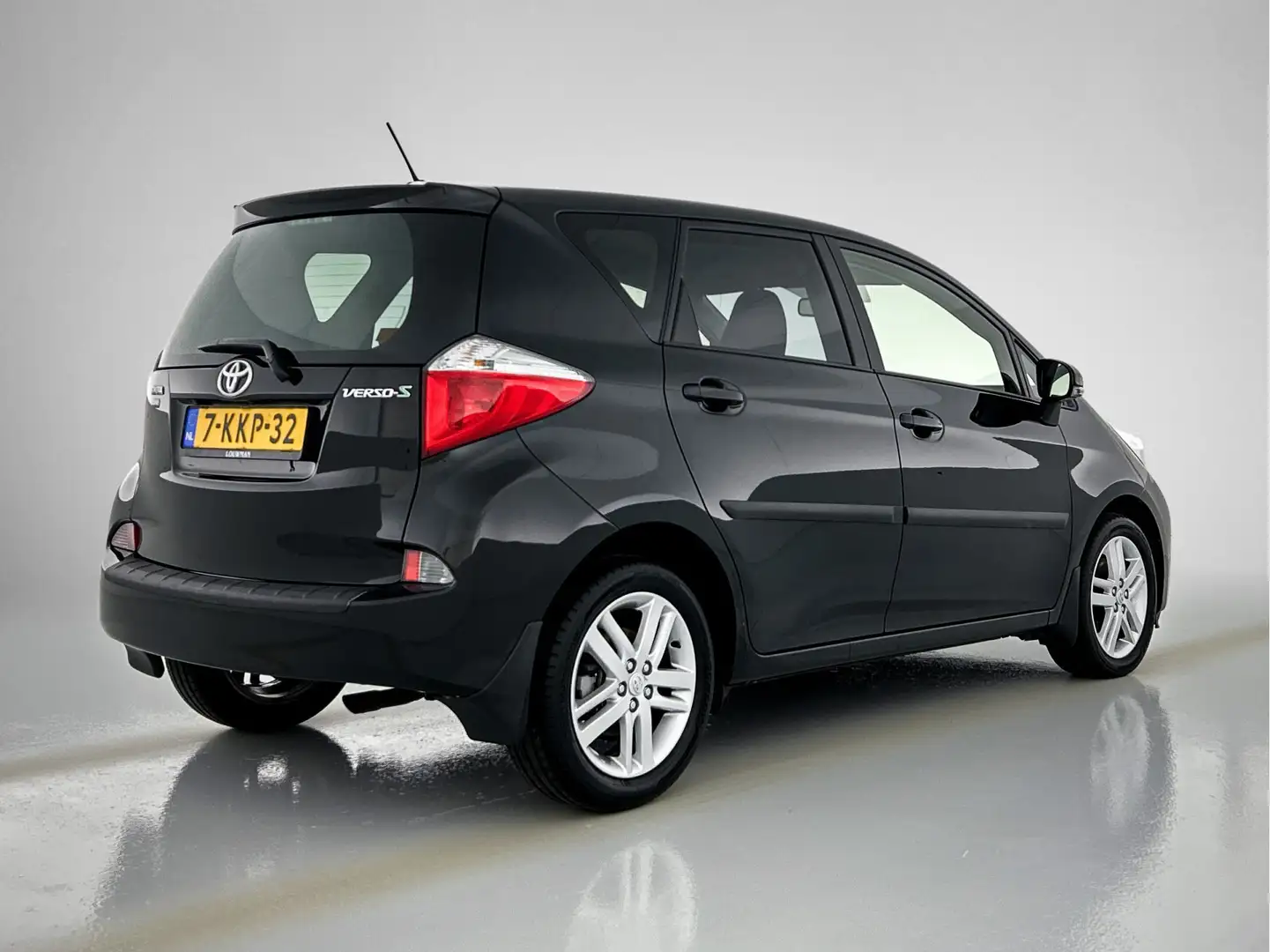 Toyota Verso-S 1.3 VVT-i Dynamic | Automaat | Negru - 2