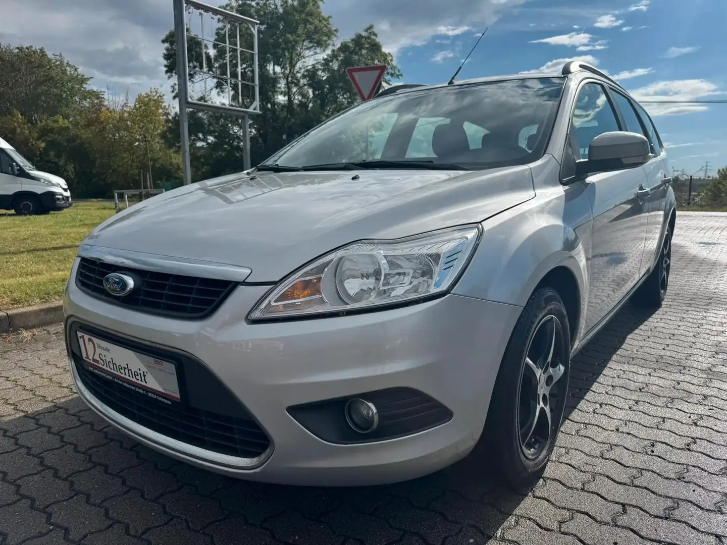 Ford Focus 2,0TDCi DPF Titanium Turnier Gris - 1