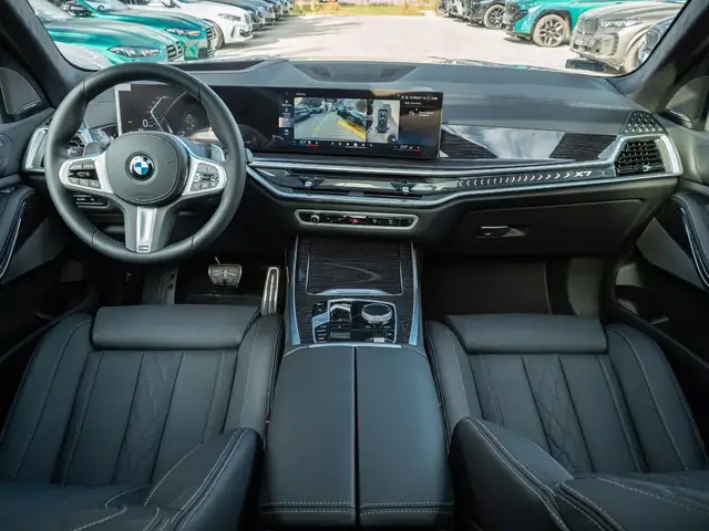 BMW X7 view 13