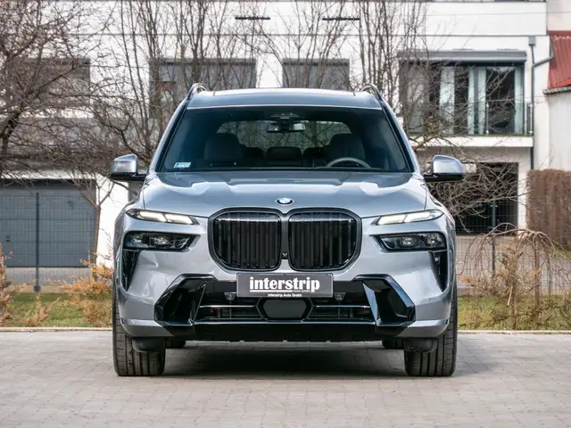 BMW X7 view 2