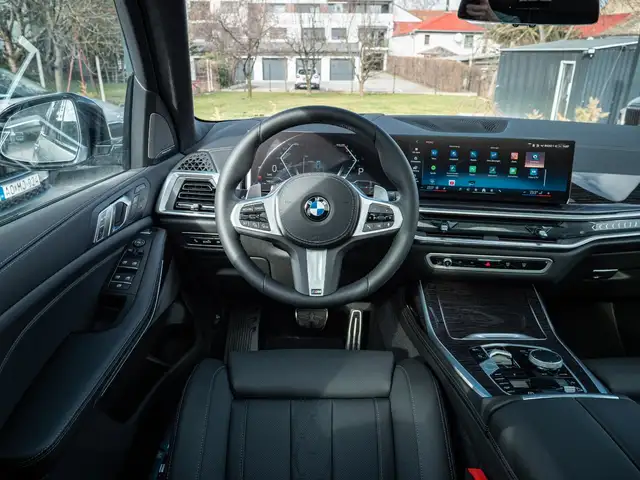 BMW X7 view 12