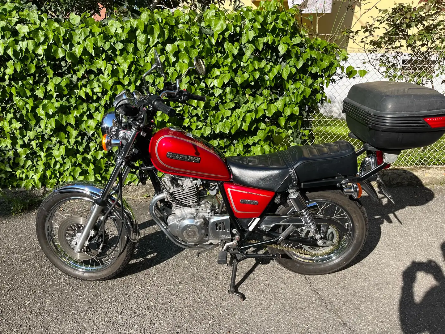Suzuki GN 250 Red - 1