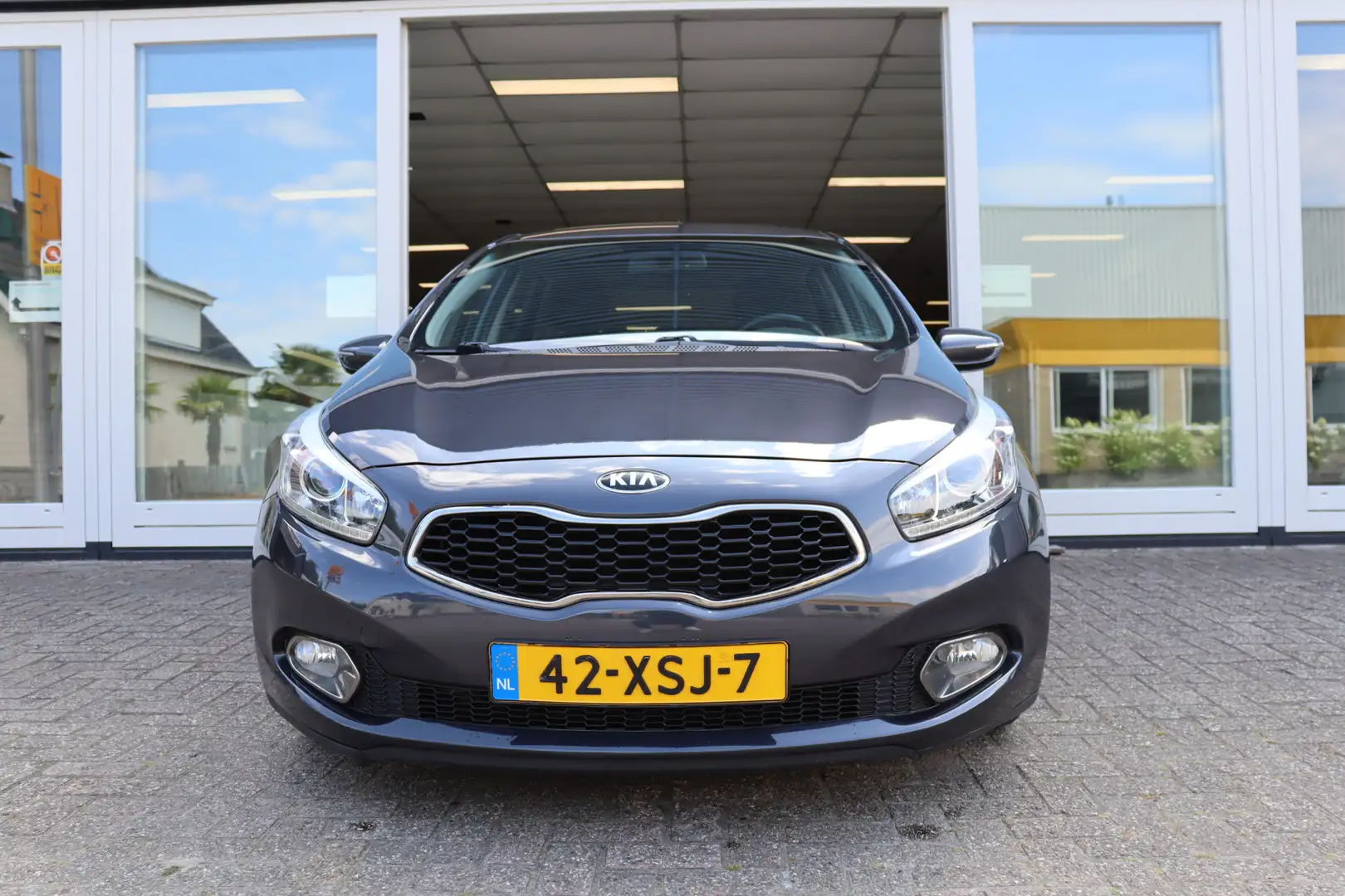 Kia Ceed / cee'd 1.6 GDI Plus Pack, Automaat, Cruise Control, Camer Grijs - 2