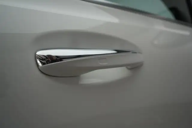 Mercedes-Benz GLB view 14