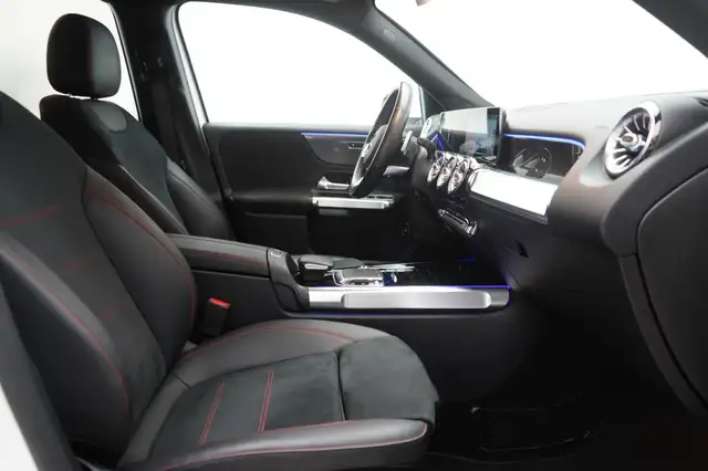 Mercedes-Benz GLB view 17