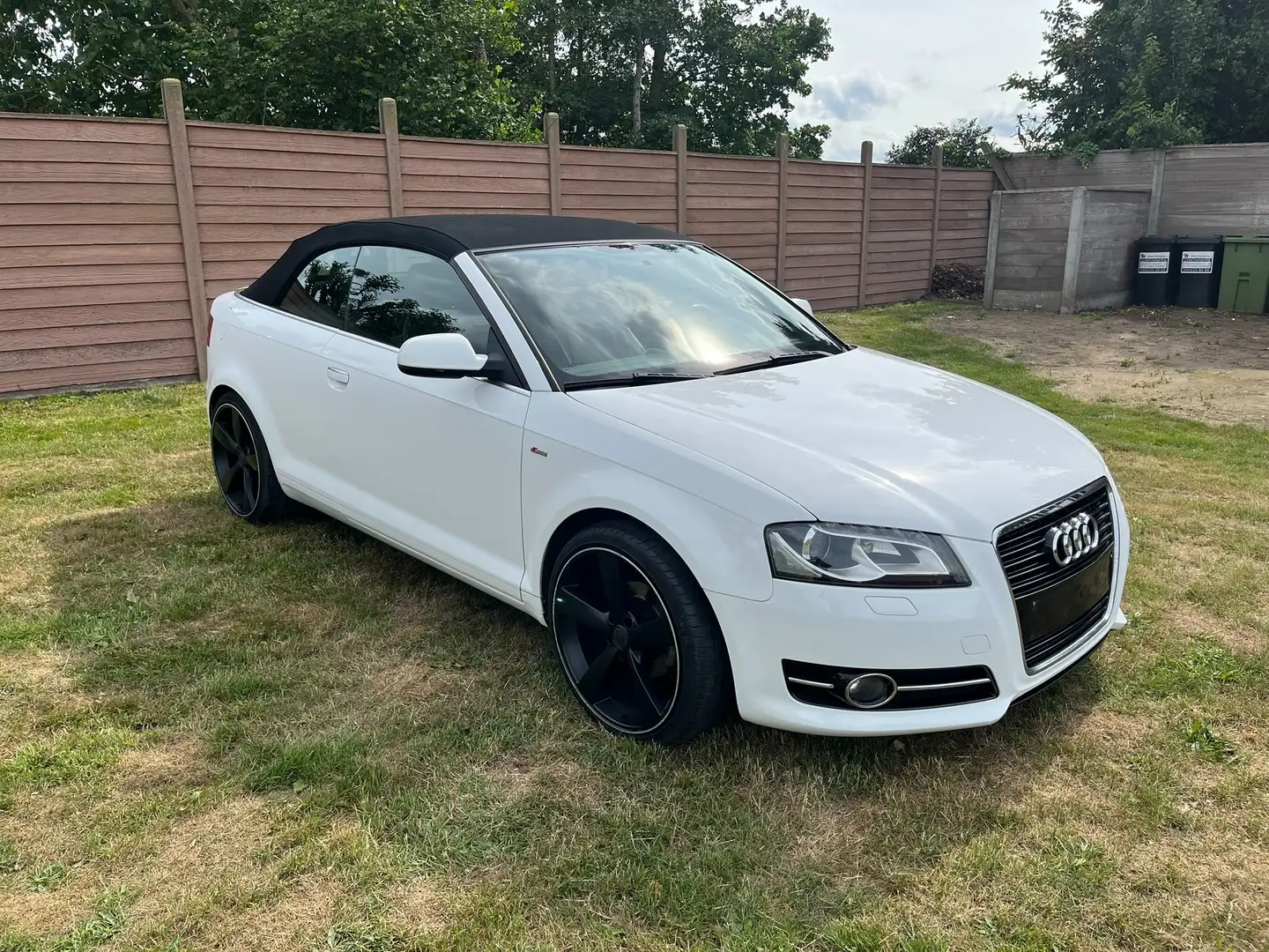 Audi A3 A3 Cabriolet 1.6 TDI DPF S line Sportpaket Wit - 2