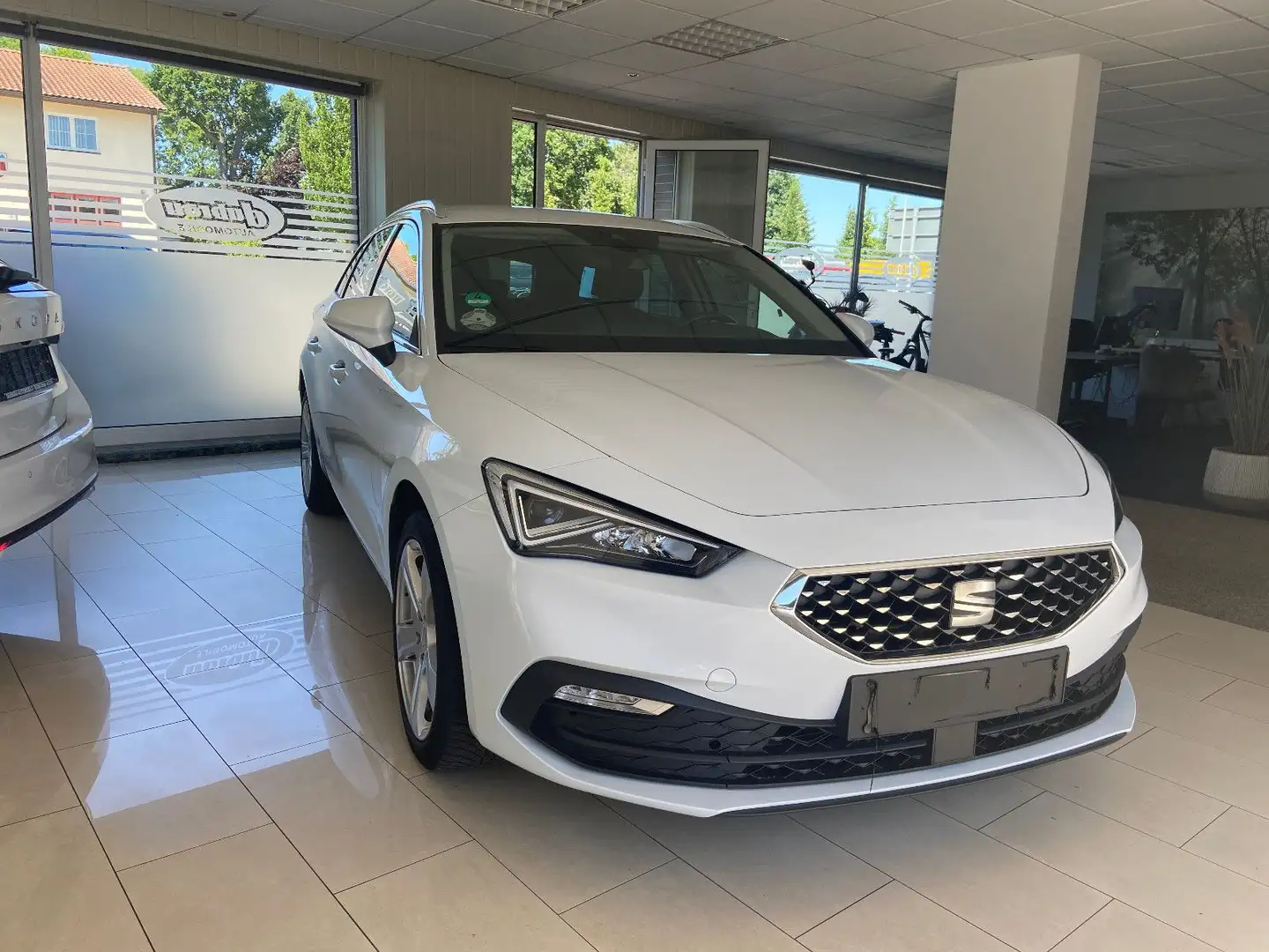 SEAT Leon Navi;LED,AHK,el.Heckkl.Teilleder,Kamera Blanc - 1