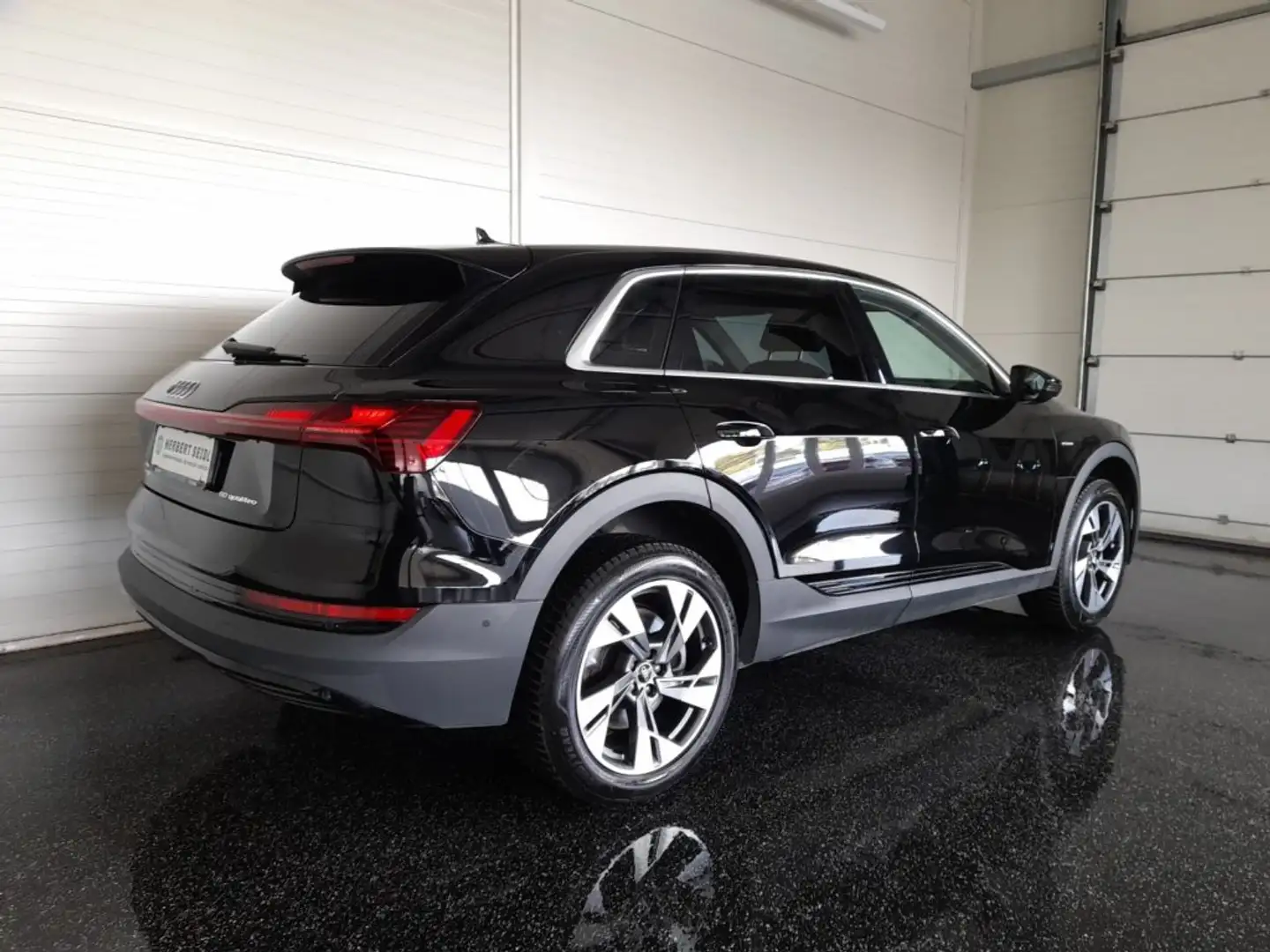 Audi e-tron 71 kWh QUATTRO *NP. 74.380,-- / LEDER / 20 ZOLL / ANHÄNGEVORR / VIRTUELL / NAVI / E-KLAPPE* Schwarz - 2