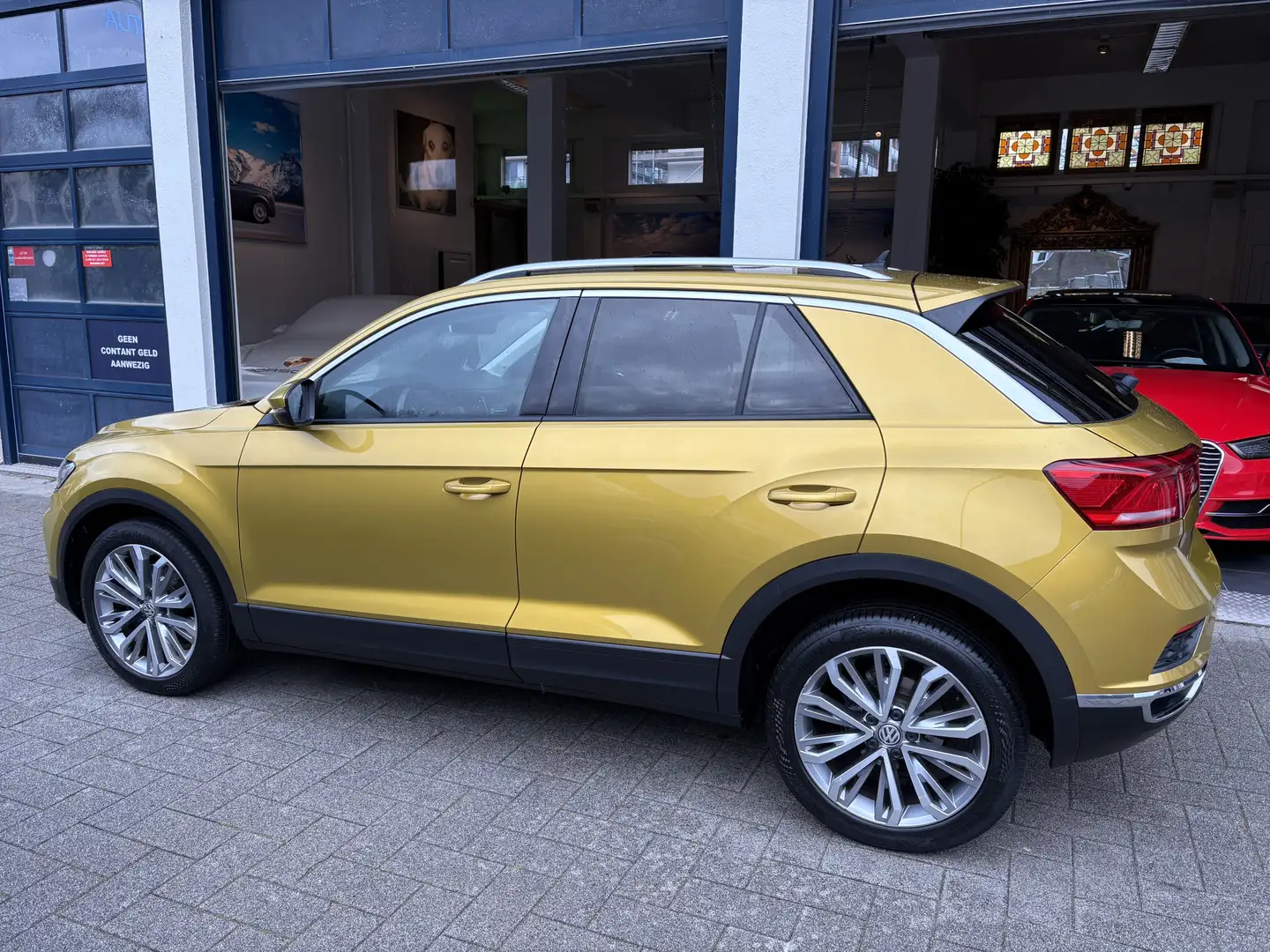Volkswagen T-Roc 1.0 TSI Style - NL AUTO/PANO/CARPLAY/COCKPIT/TOPST Gelb - 2