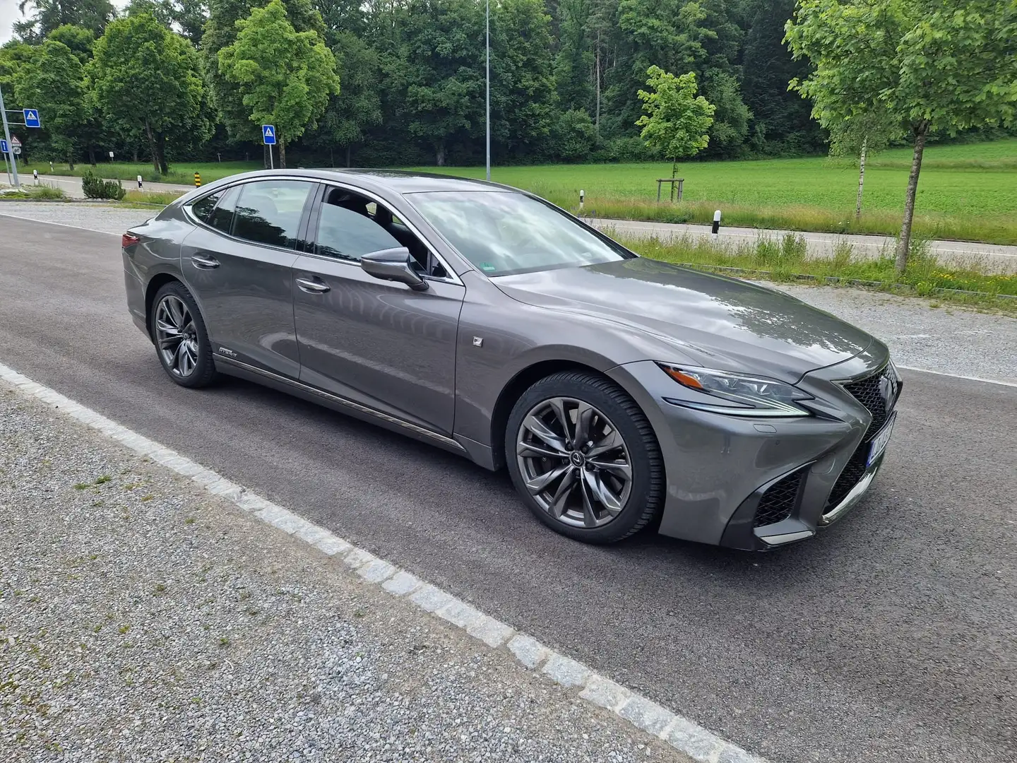 Lexus LS 500 Hybrid AWD F-sport Šedá - 1