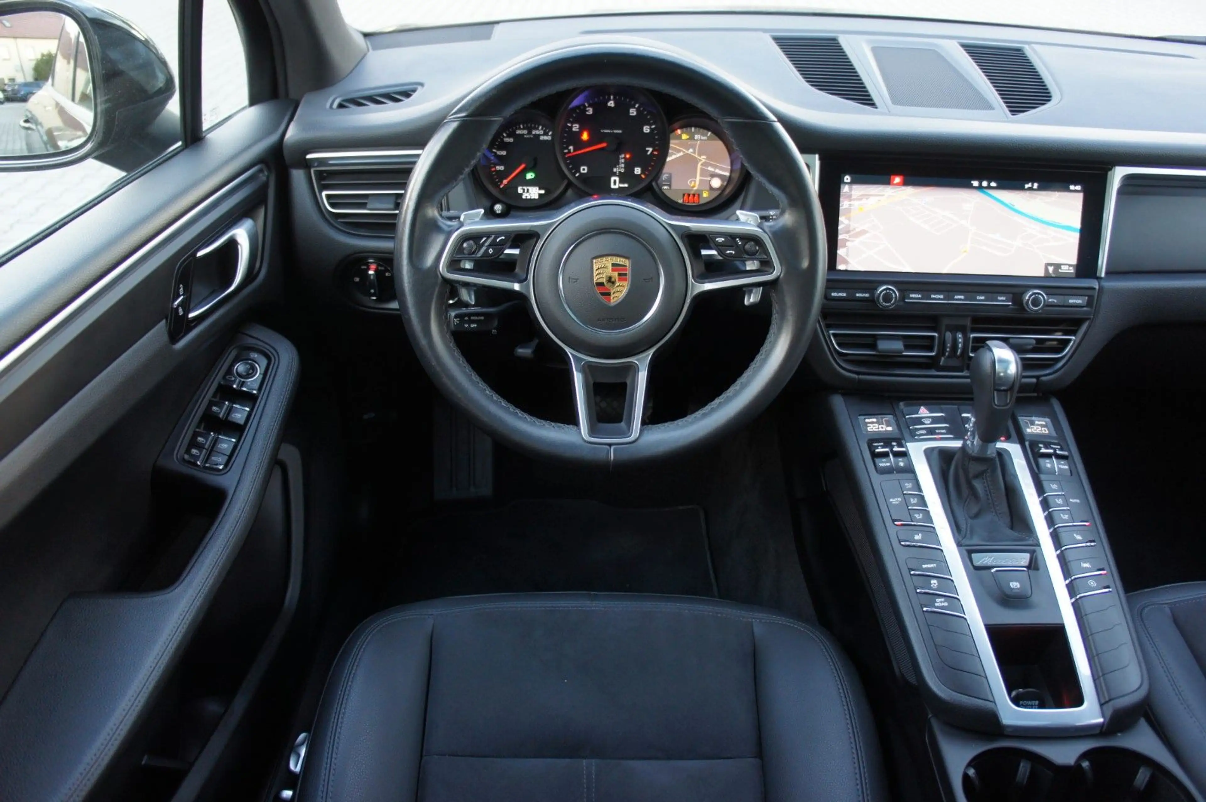 Porsche Macan 2.0 Basis *LED*PANO*KAMERA*21-ZOLL* — photo 10