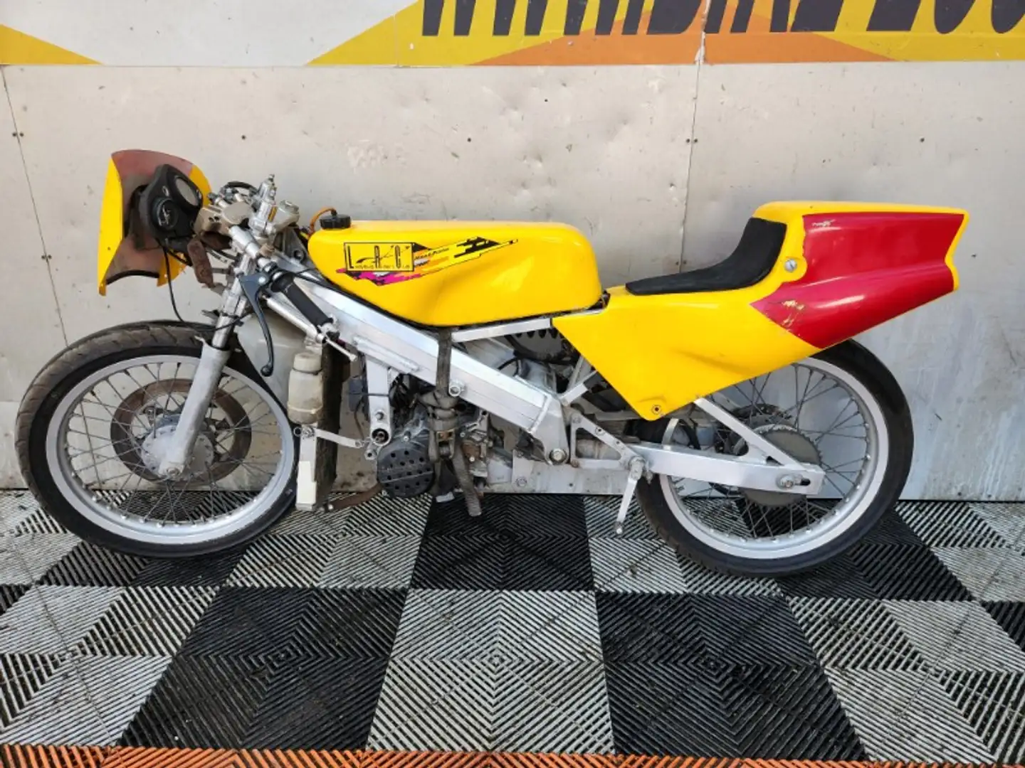 Honda RS 125 Amarillo - 2