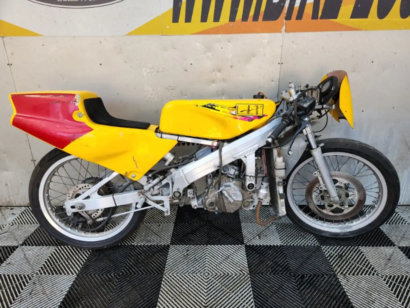 Honda RS 125 Amarillo - 1