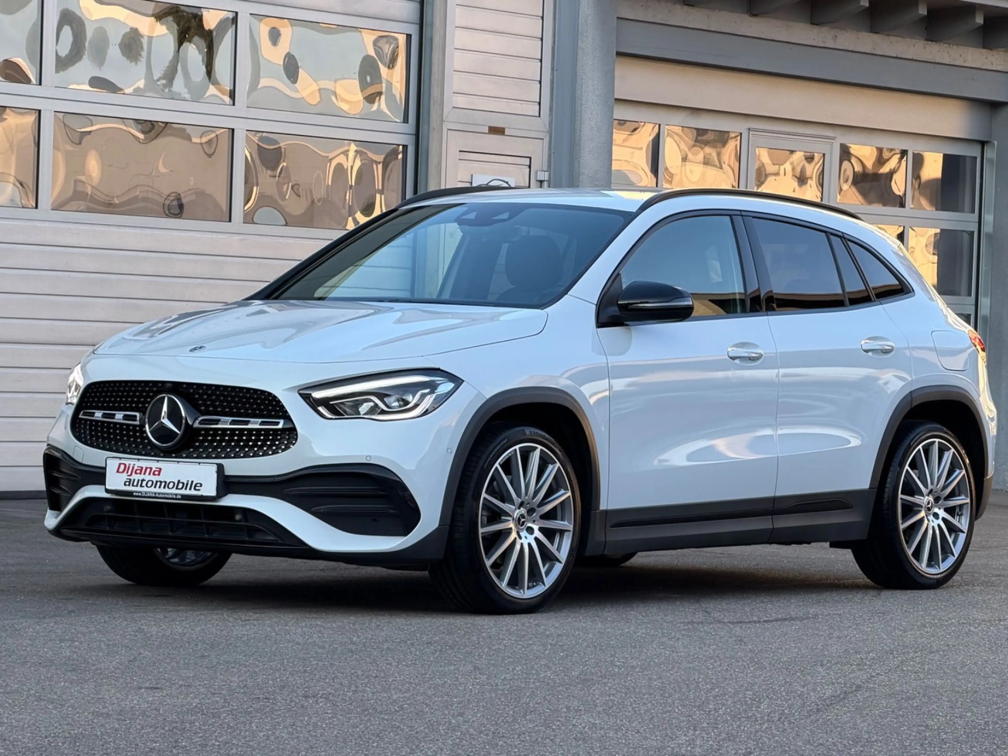 Mercedes-Benz GLA 200 AMG Night 20Zoll 1Hd Unfallfrei wieNEU!