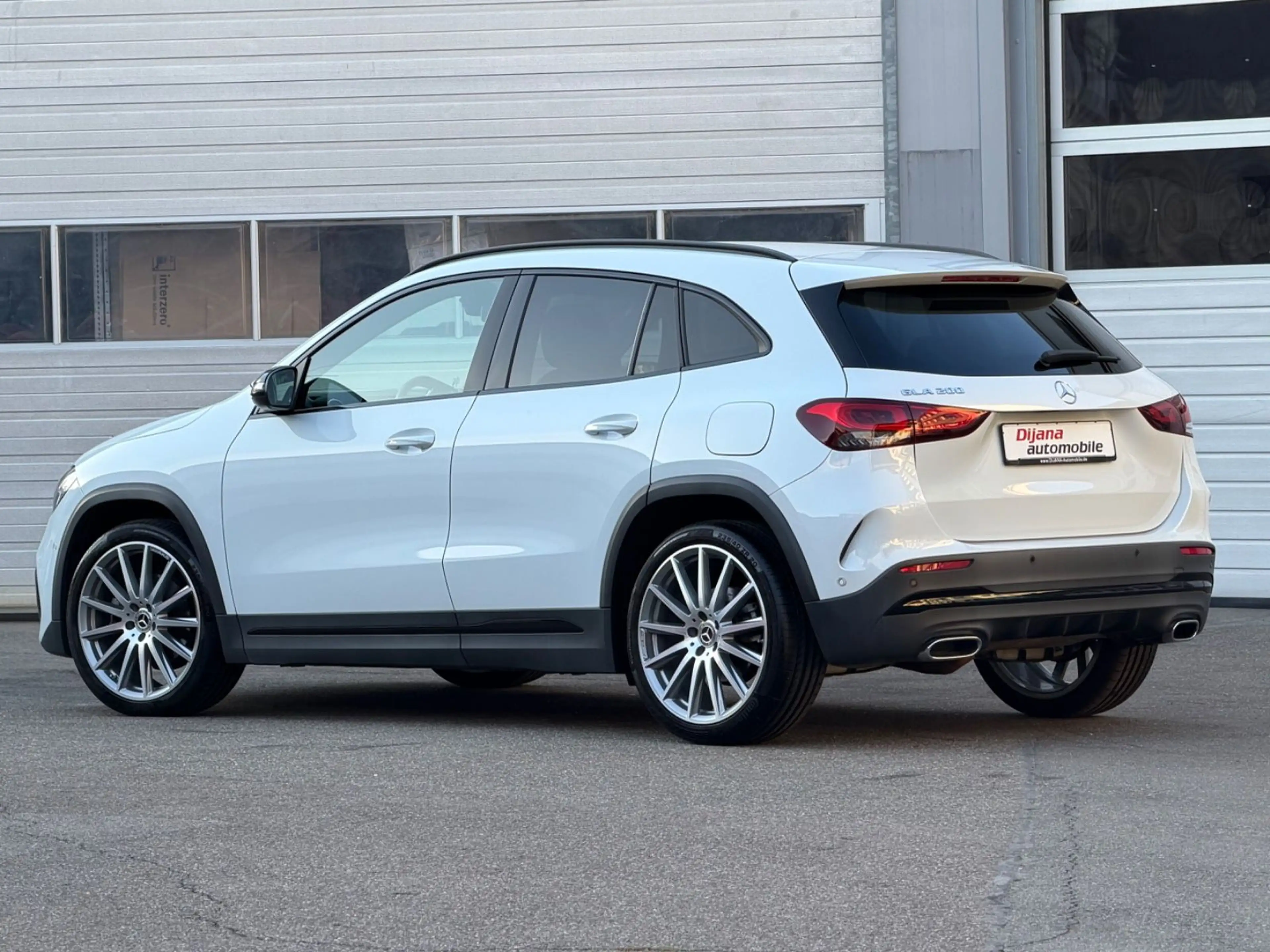 Mercedes-Benz GLA 200 AMG Night 20Zoll 1Hd Unfallfrei wieNEU! — photo 3