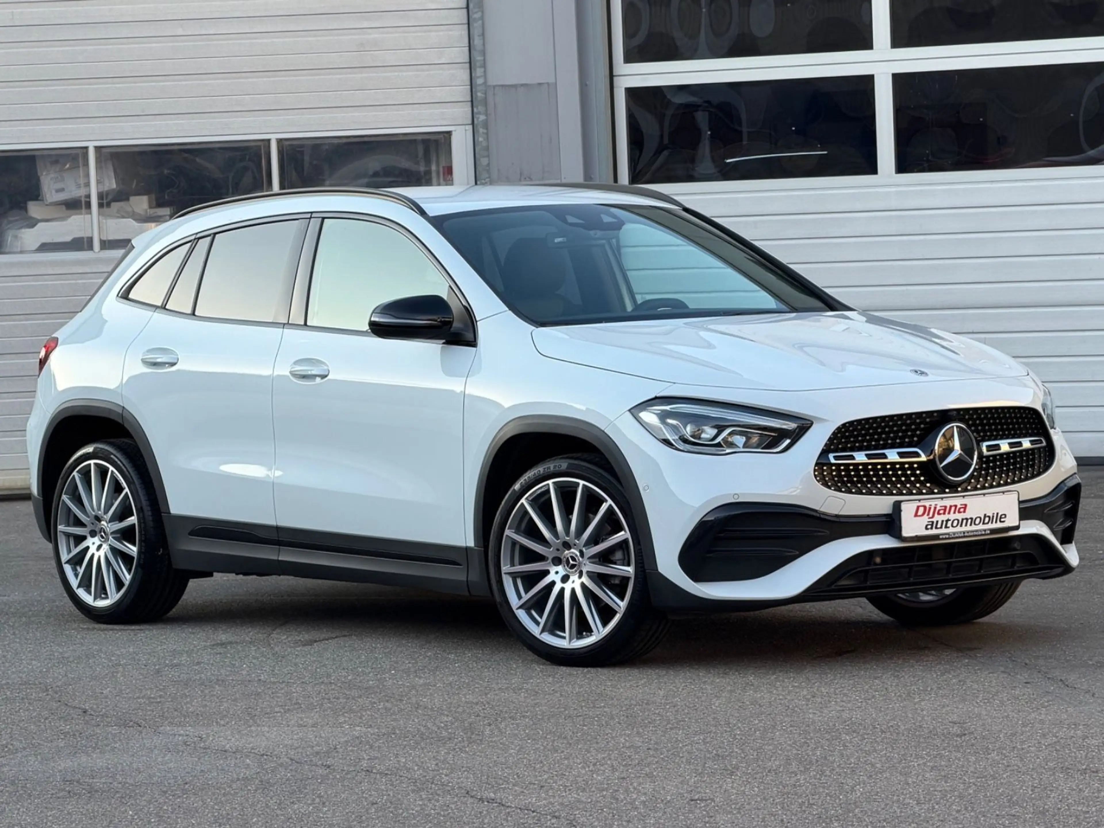 Mercedes-Benz GLA 200 AMG Night 20Zoll 1Hd Unfallfrei wieNEU! — photo 2