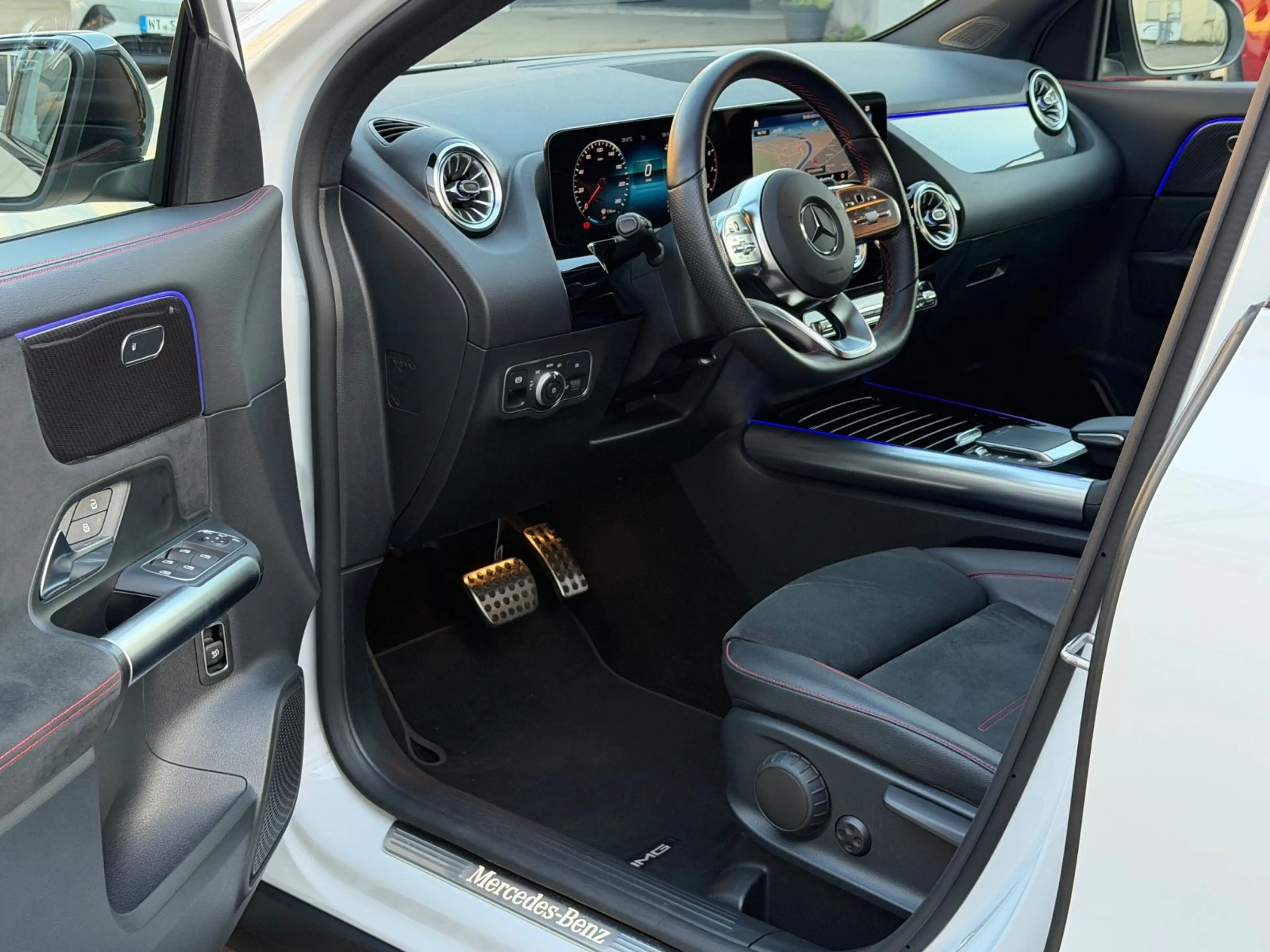 Mercedes-Benz GLA 200 AMG Night 20Zoll 1Hd Unfallfrei wieNEU! — photo 9
