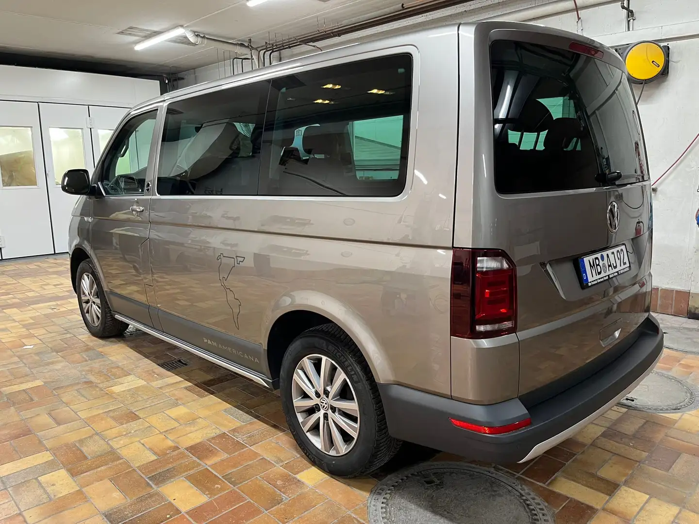 Volkswagen T6 Multivan DSG Kurz 4MOTION PanAmericana, Sperre Grau - 2