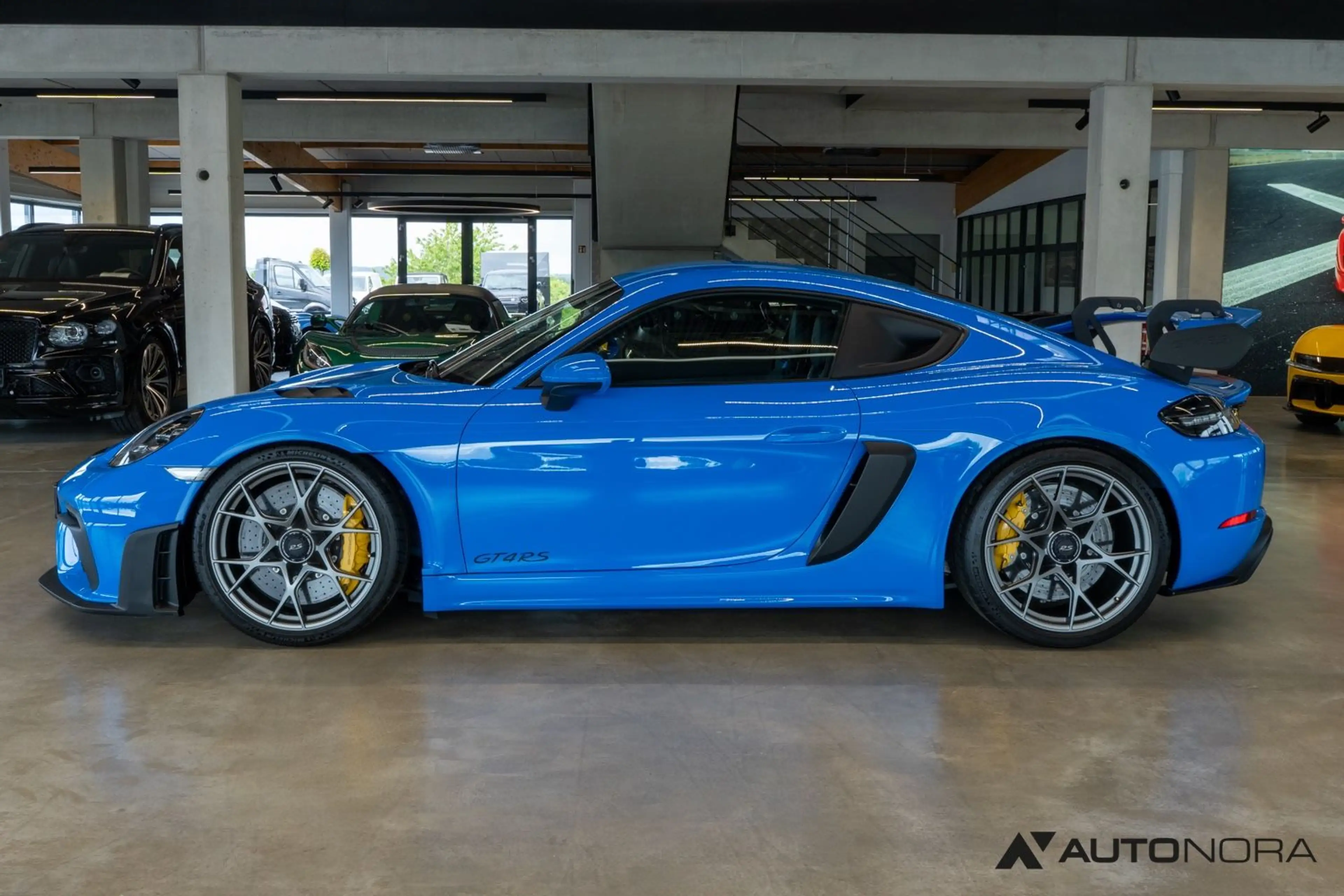 Porsche Cayman GT4 RS PCCB Approved — photo 7