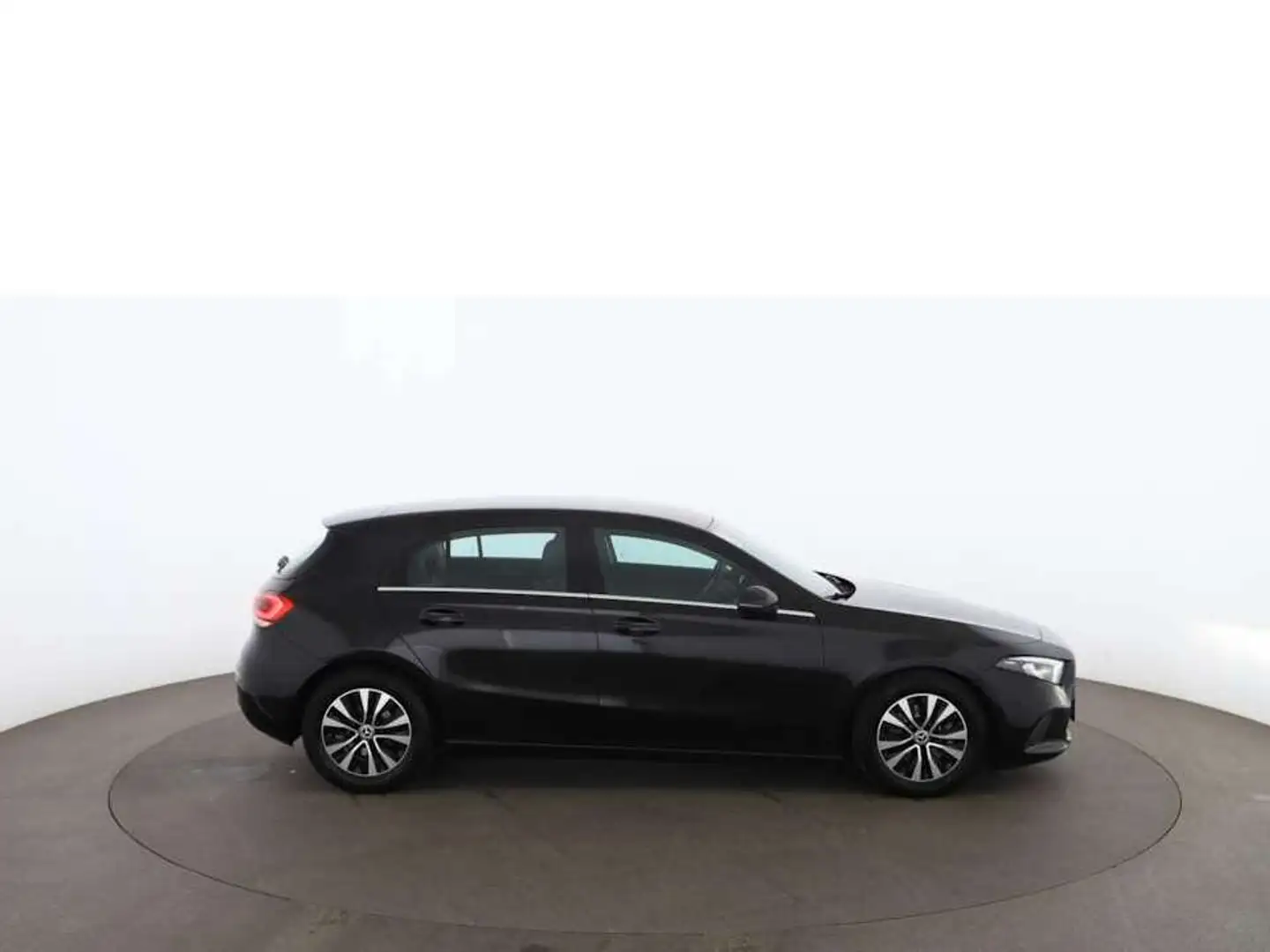 Mercedes-Benz A 200 d Aut LED NAVI LEDER SITZHZG TEMP R-CAM Noir - 2