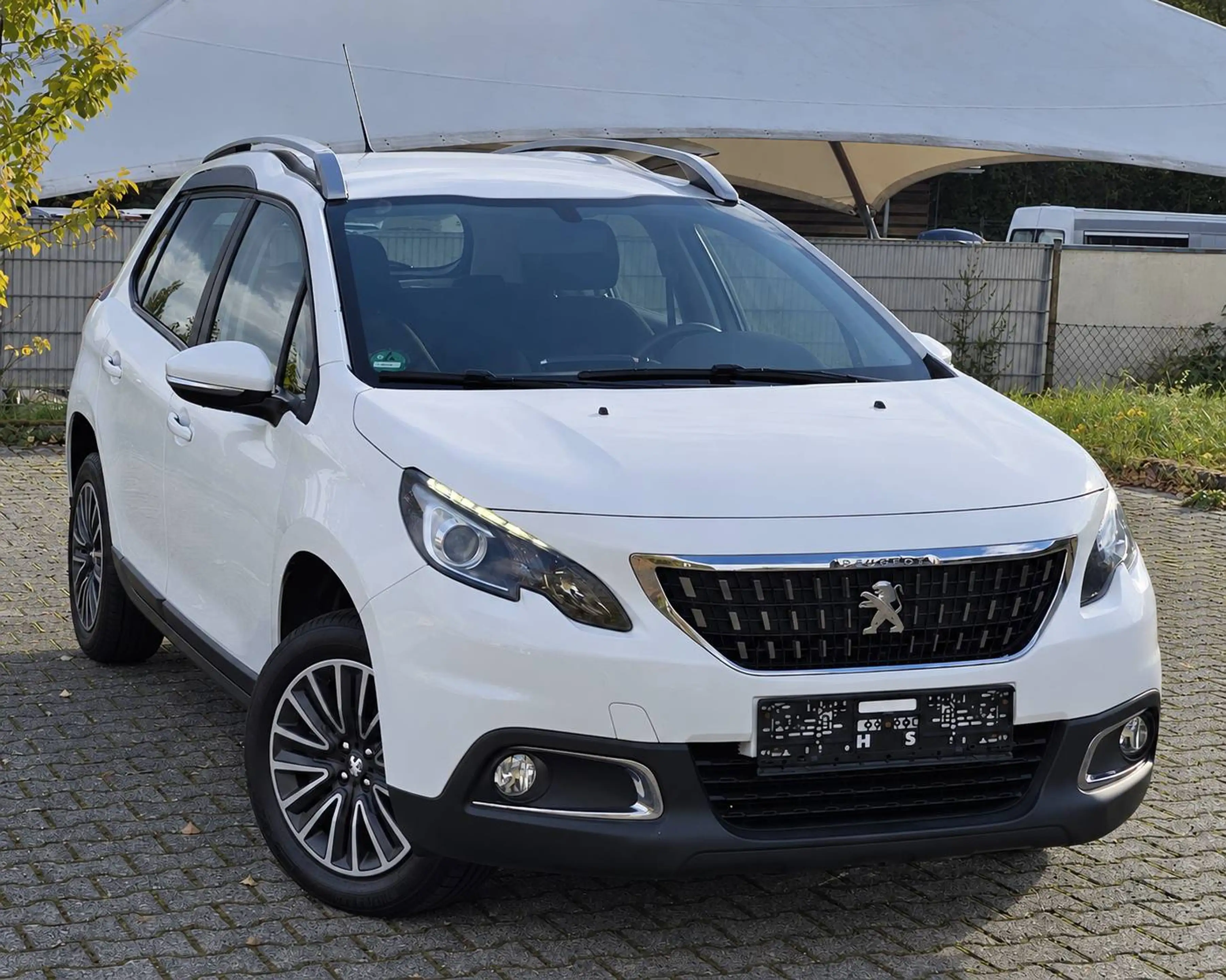 Peugeot 2008 Active 1.2 PureTech TÜV neu, Zahnriemen erneuert, Bremsen komplett neu