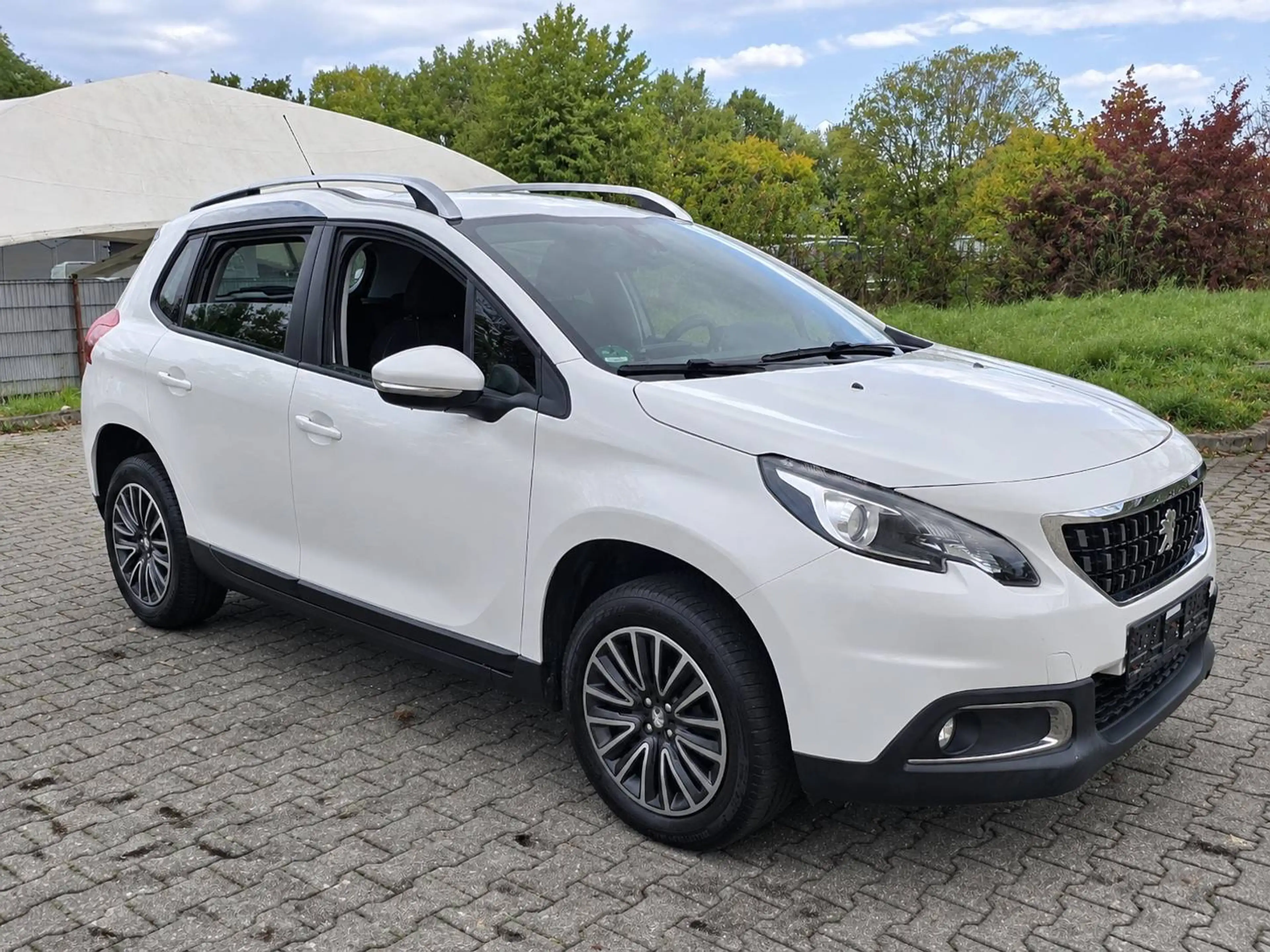 Peugeot 2008 Active 1.2 PureTech TÜV neu, Zahnriemen erneuert, Bremsen komplett neu — photo 9