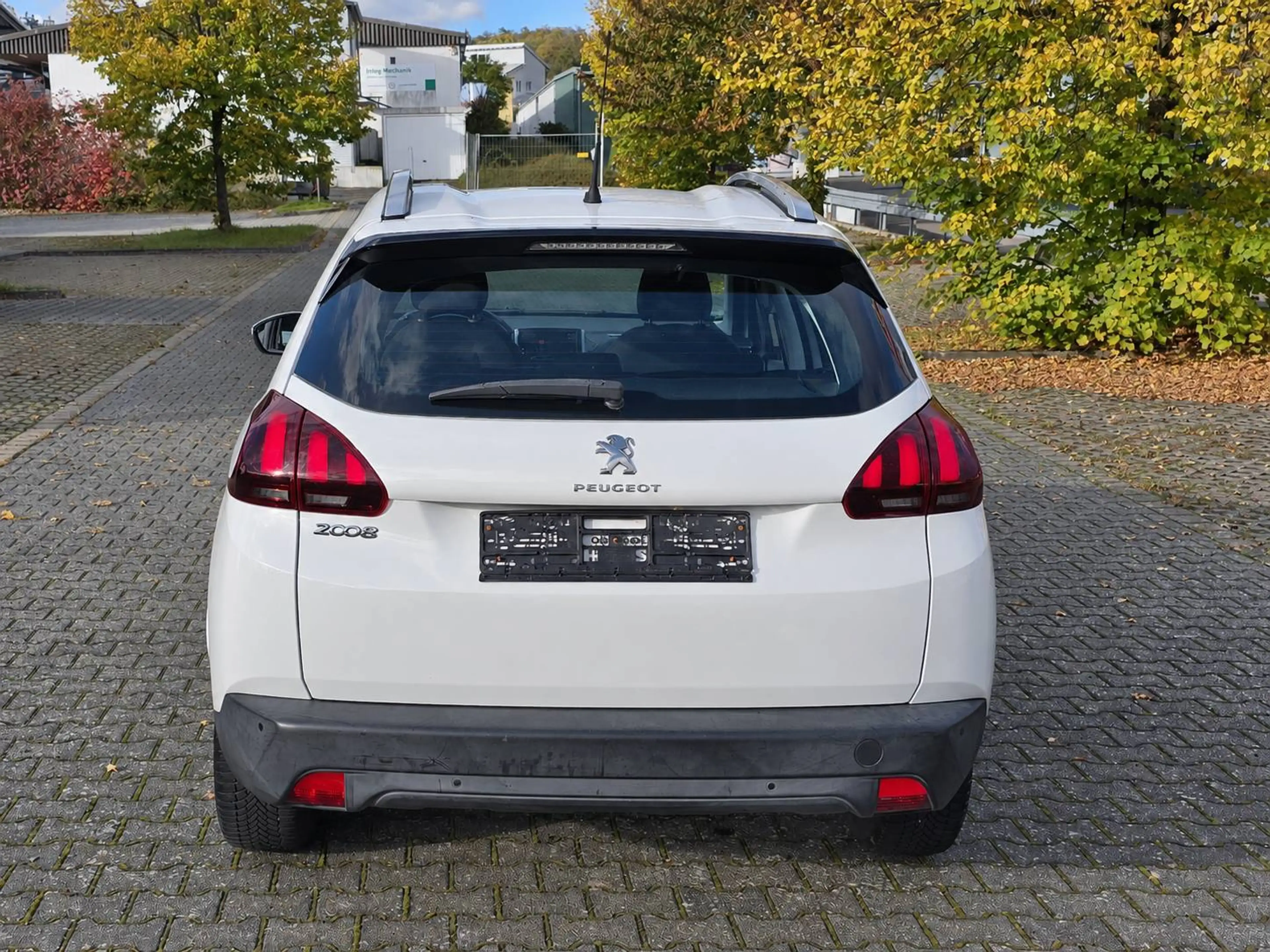 Peugeot 2008 Active 1.2 PureTech TÜV neu, Zahnriemen erneuert, Bremsen komplett neu — photo 6