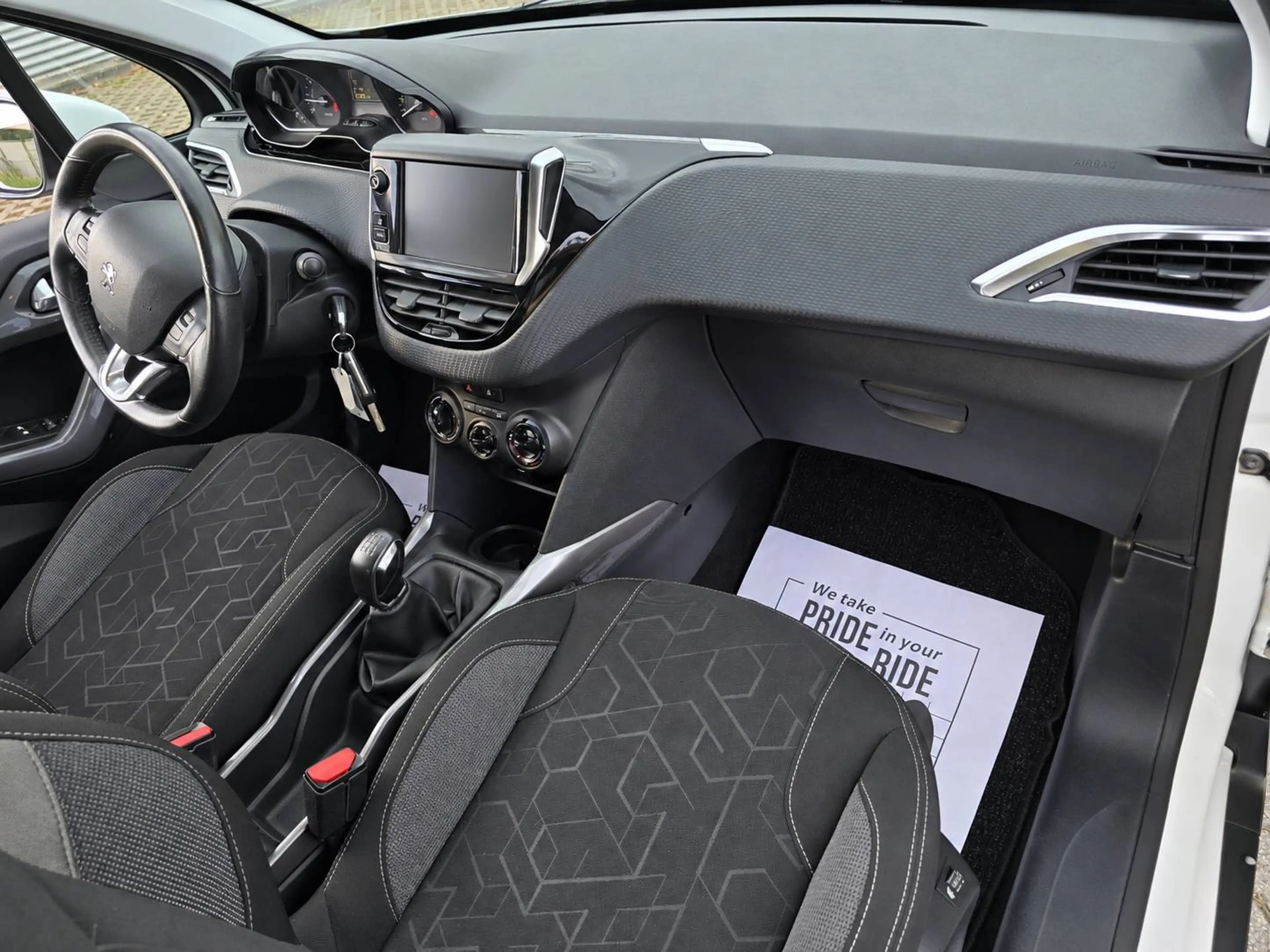 Peugeot 2008 Active 1.2 PureTech TÜV neu, Zahnriemen erneuert, Bremsen komplett neu — photo 13