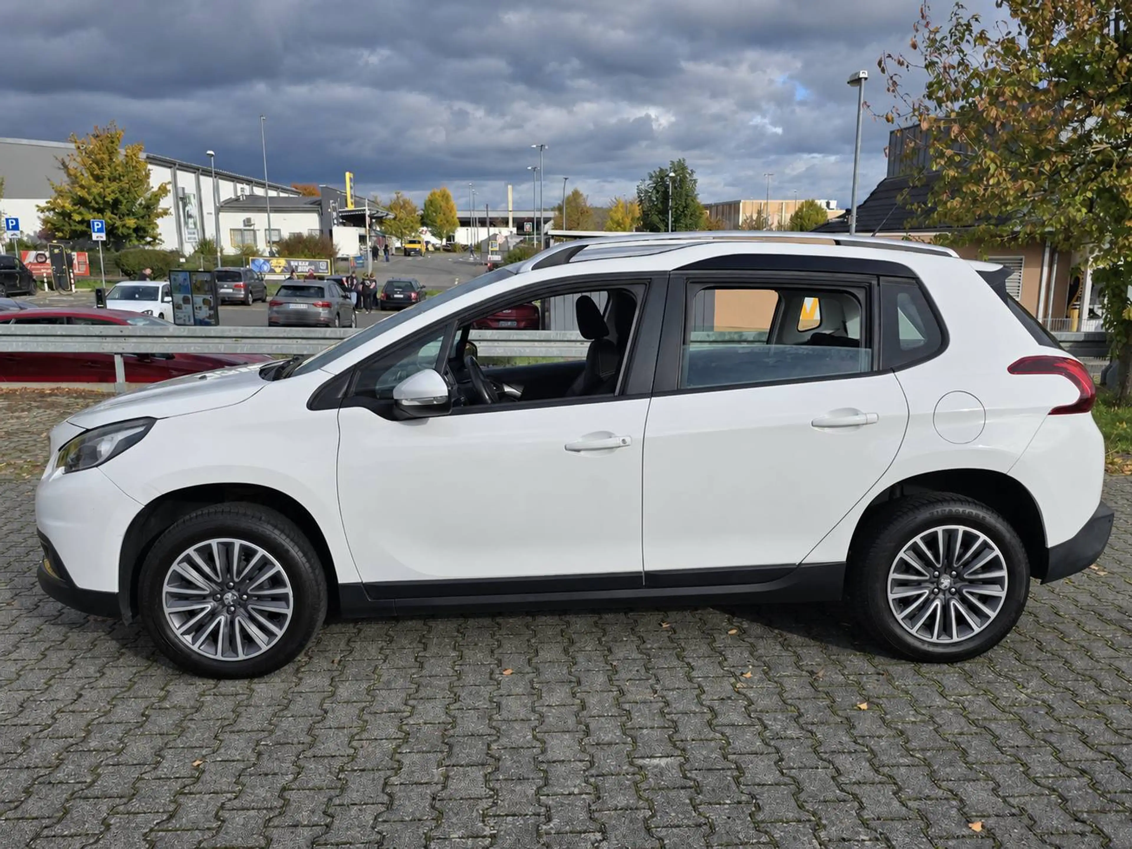 Peugeot 2008 Active 1.2 PureTech TÜV neu, Zahnriemen erneuert, Bremsen komplett neu — photo 4