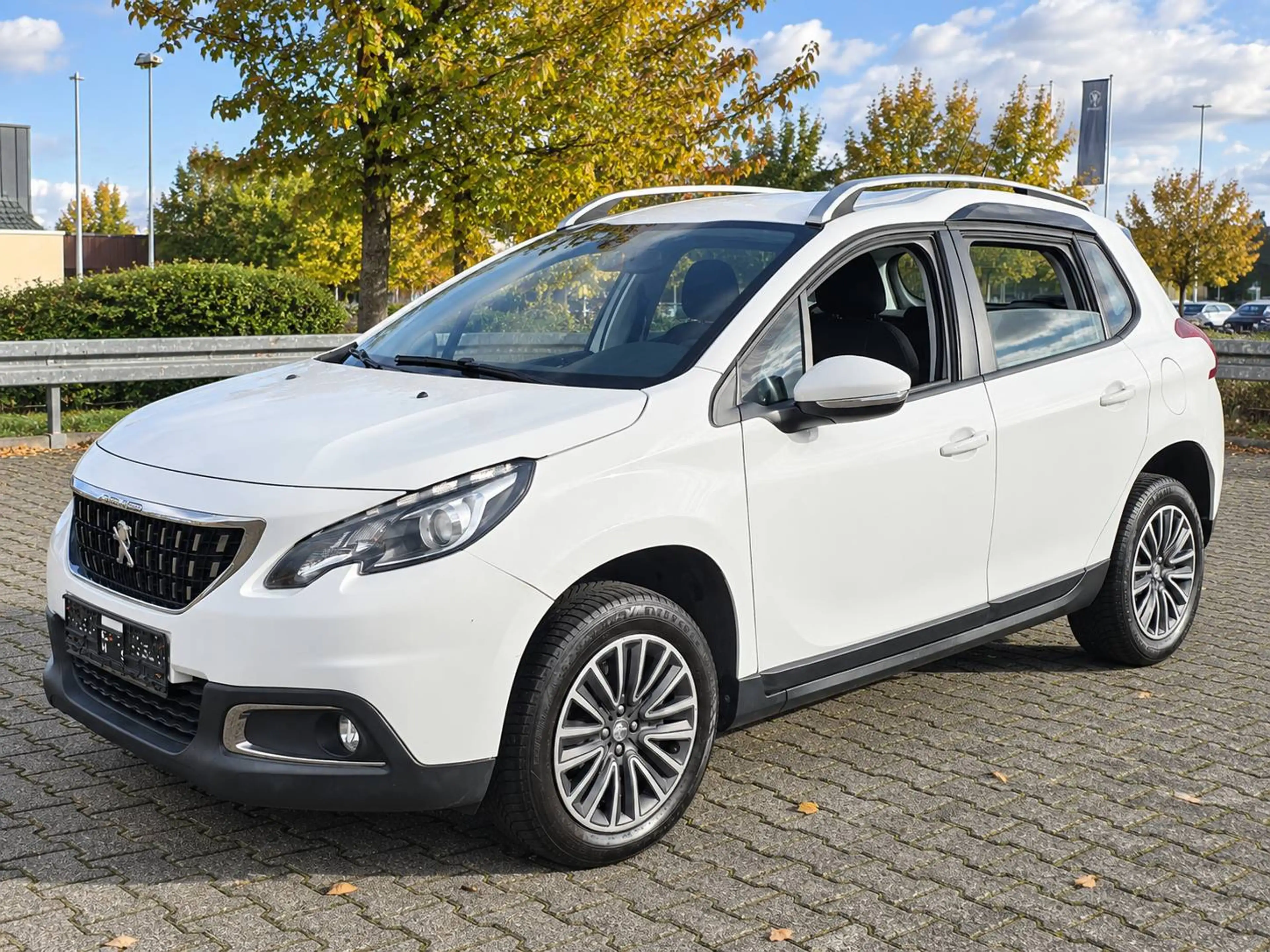 Peugeot 2008 Active 1.2 PureTech TÜV neu, Zahnriemen erneuert, Bremsen komplett neu — photo 3