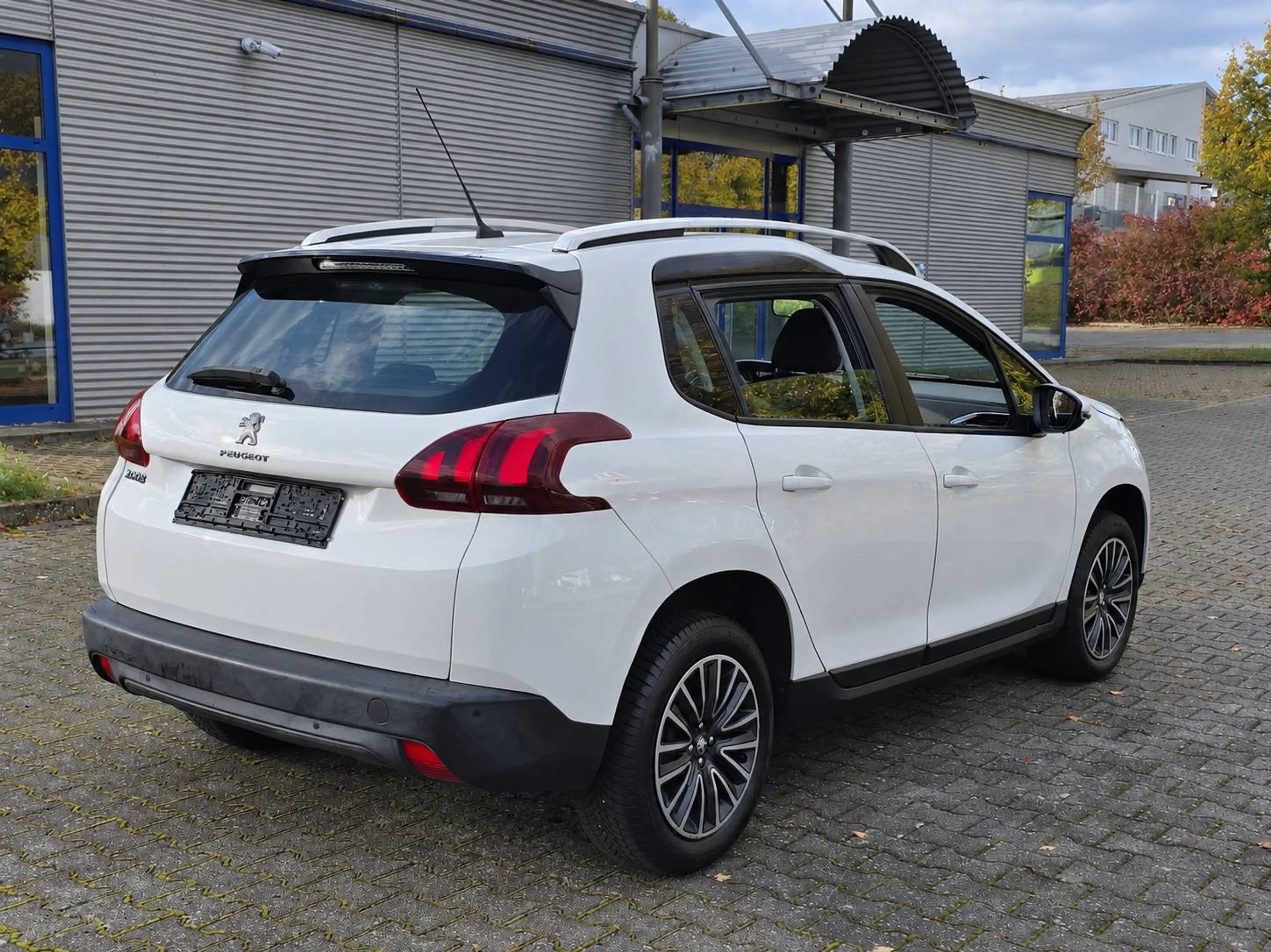 Peugeot 2008 Active 1.2 PureTech TÜV neu, Zahnriemen erneuert, Bremsen komplett neu — photo 7