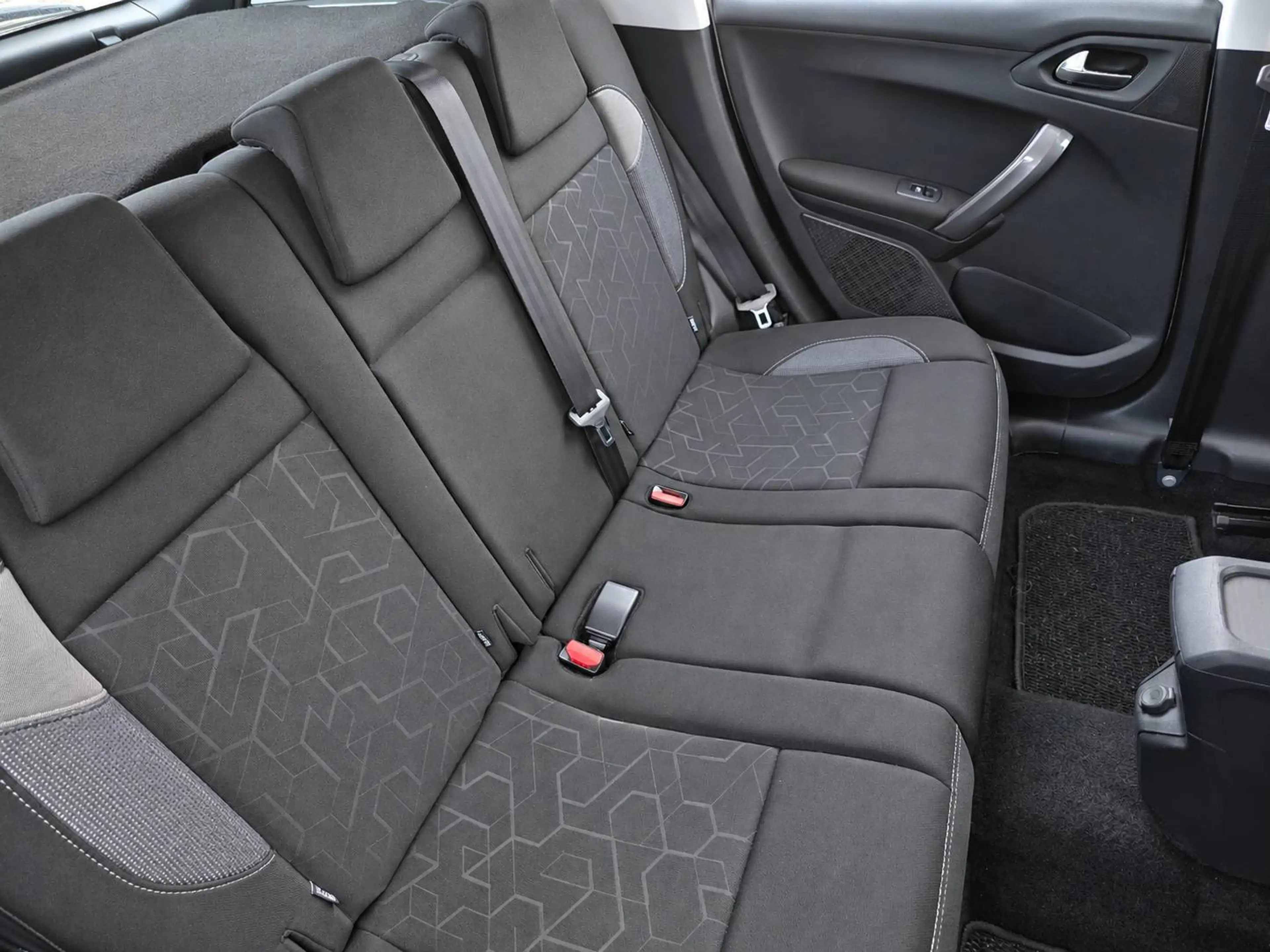 Peugeot 2008 Active 1.2 PureTech TÜV neu, Zahnriemen erneuert, Bremsen komplett neu — photo 14